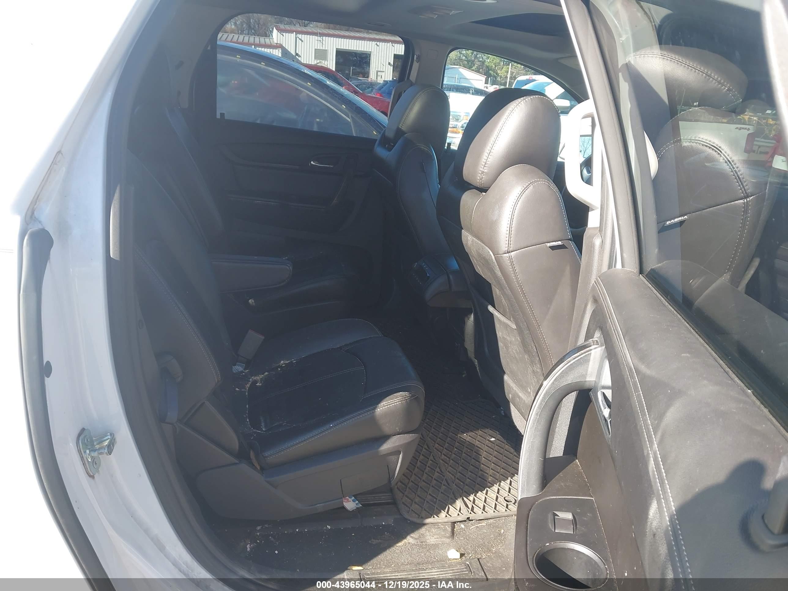 GMC ACADIA image 8
