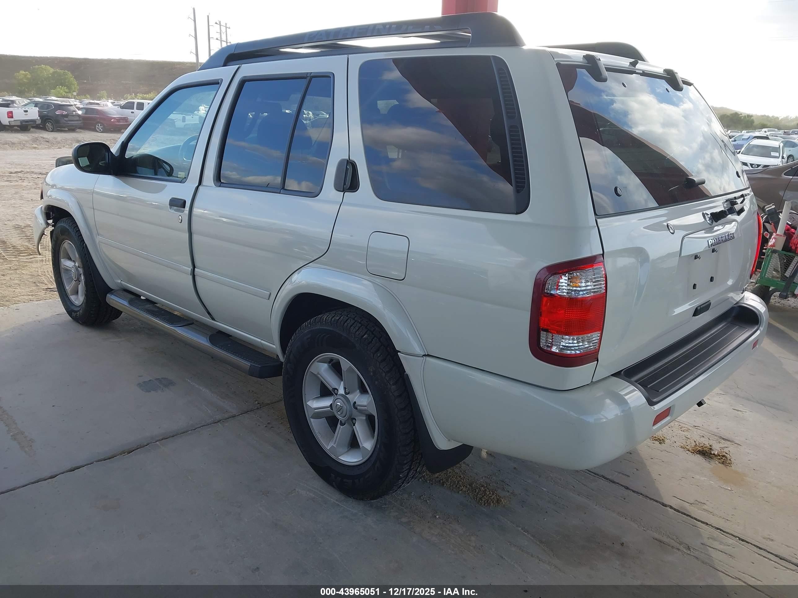 NISSAN PATHFINDER image 3