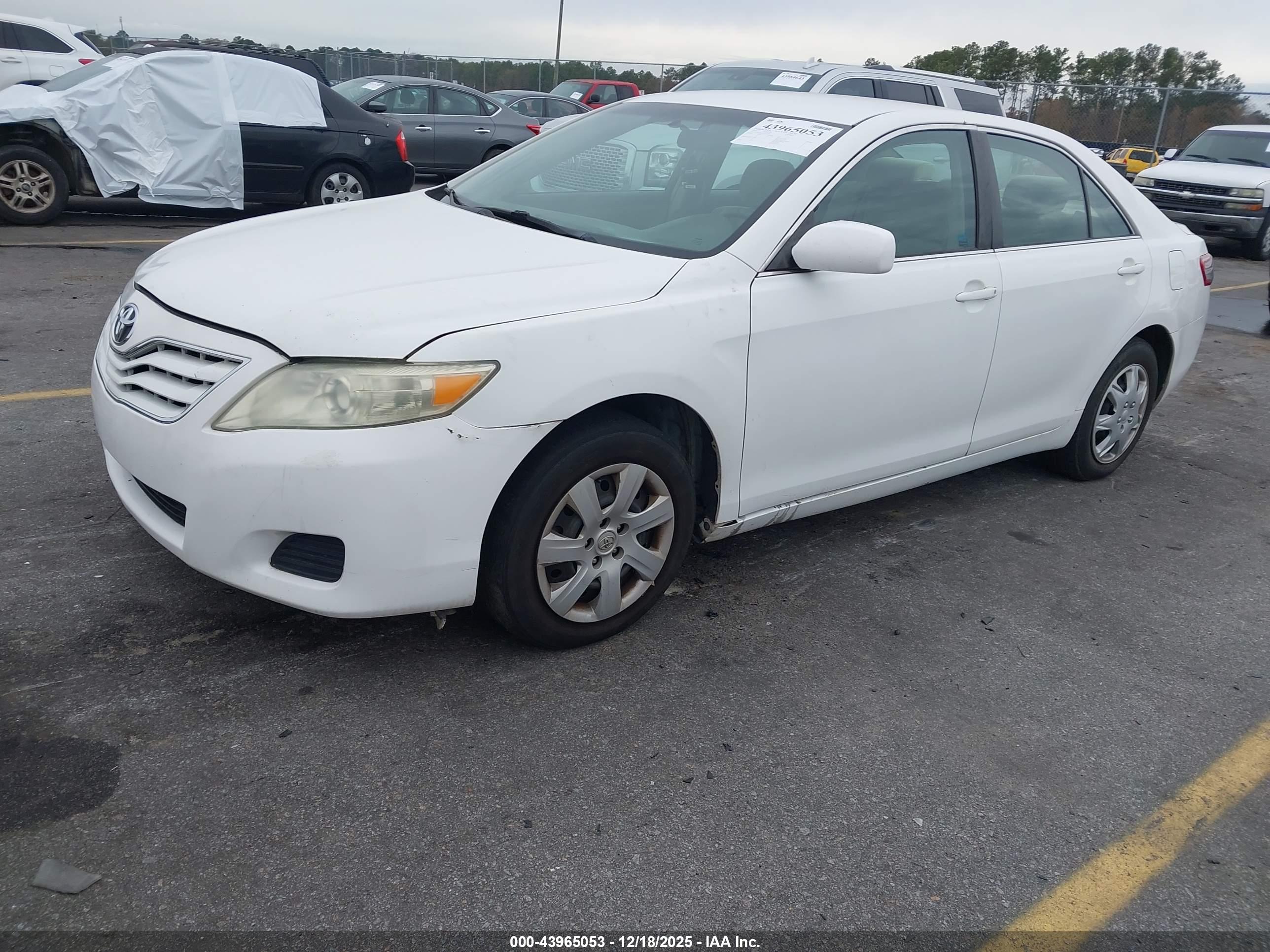 TOYOTA CAMRY image 2