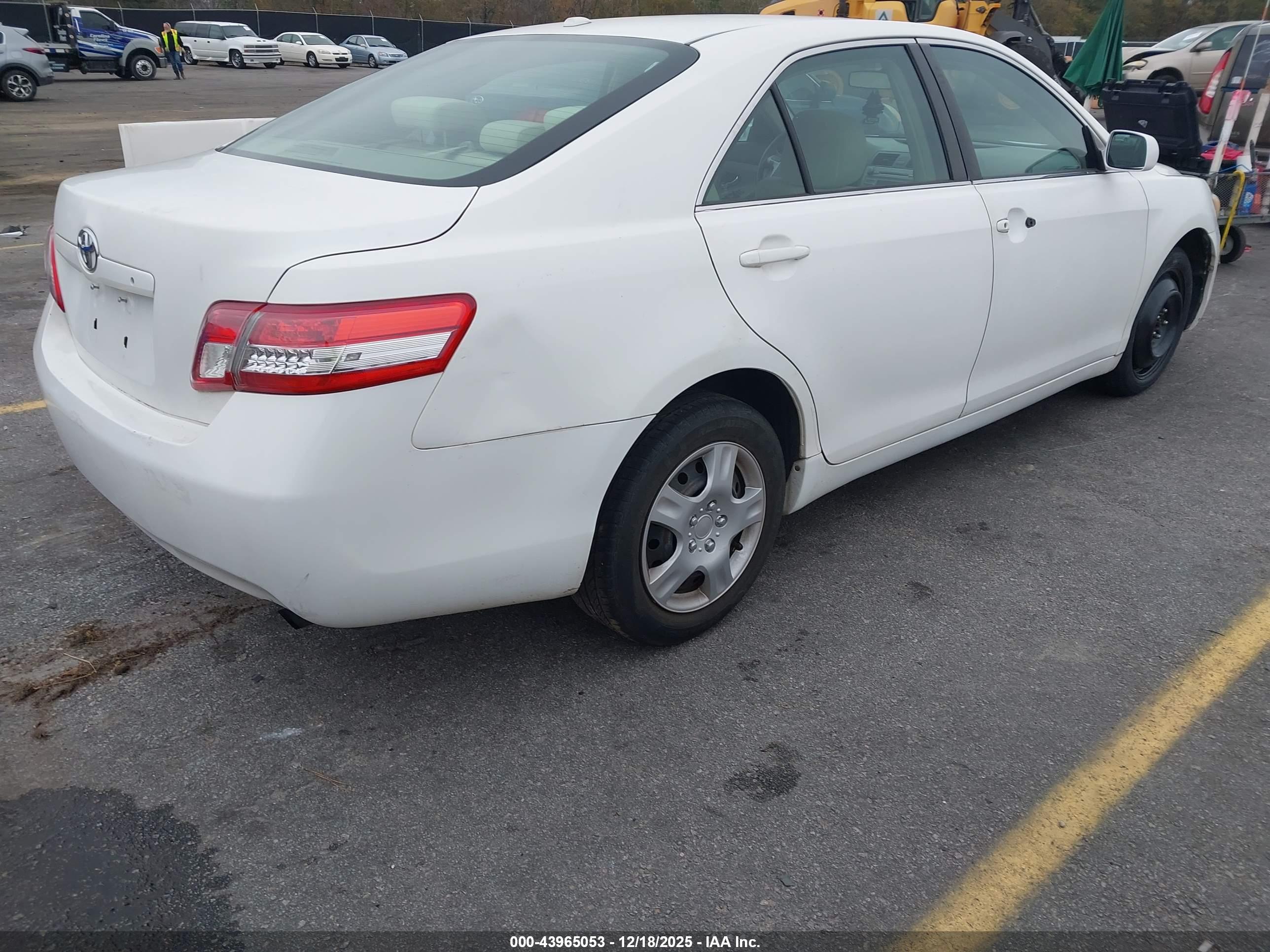 TOYOTA CAMRY image 4