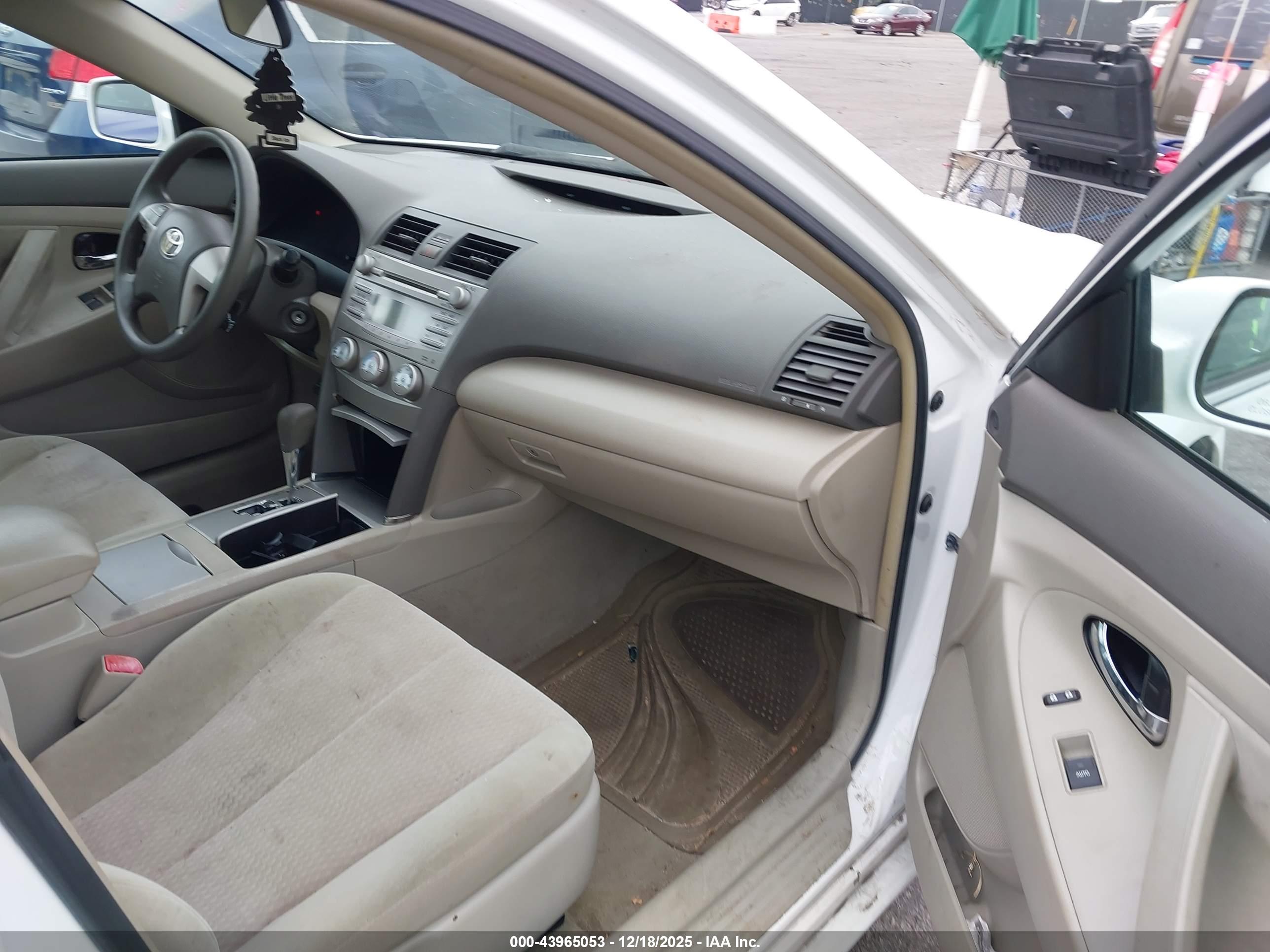 TOYOTA CAMRY image 5