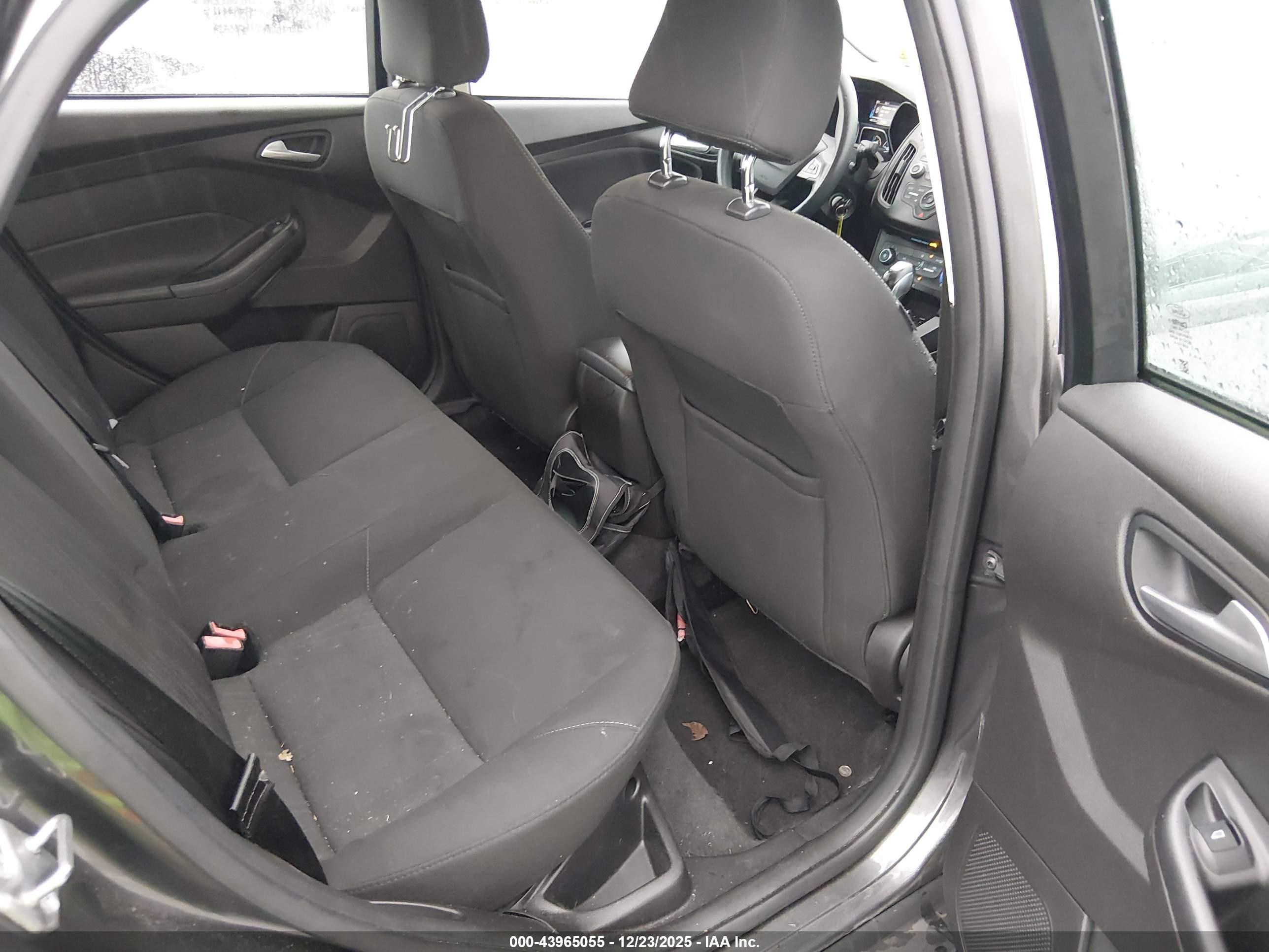 FORD FOCUS image 8