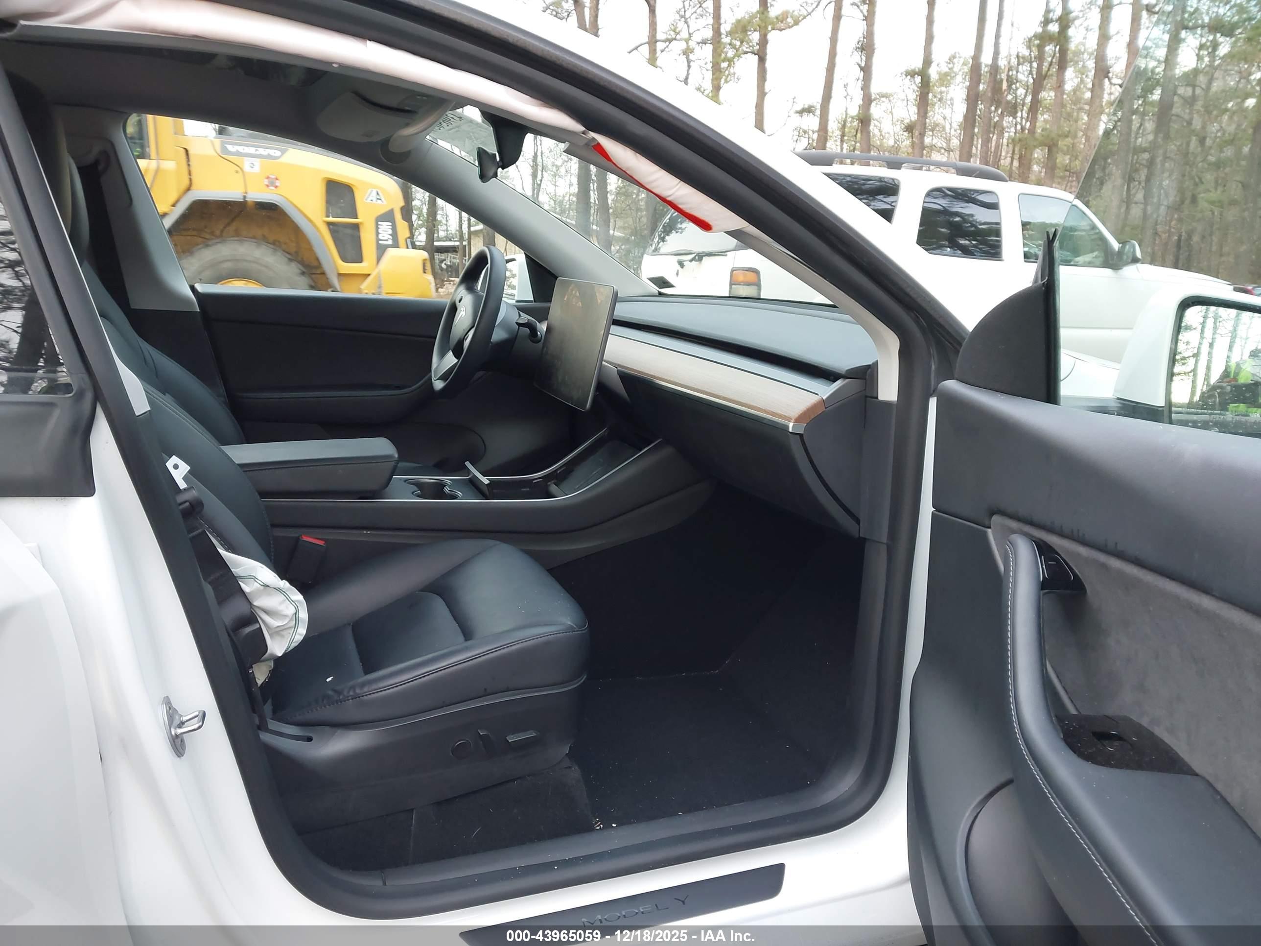 TESLA MODEL image 5