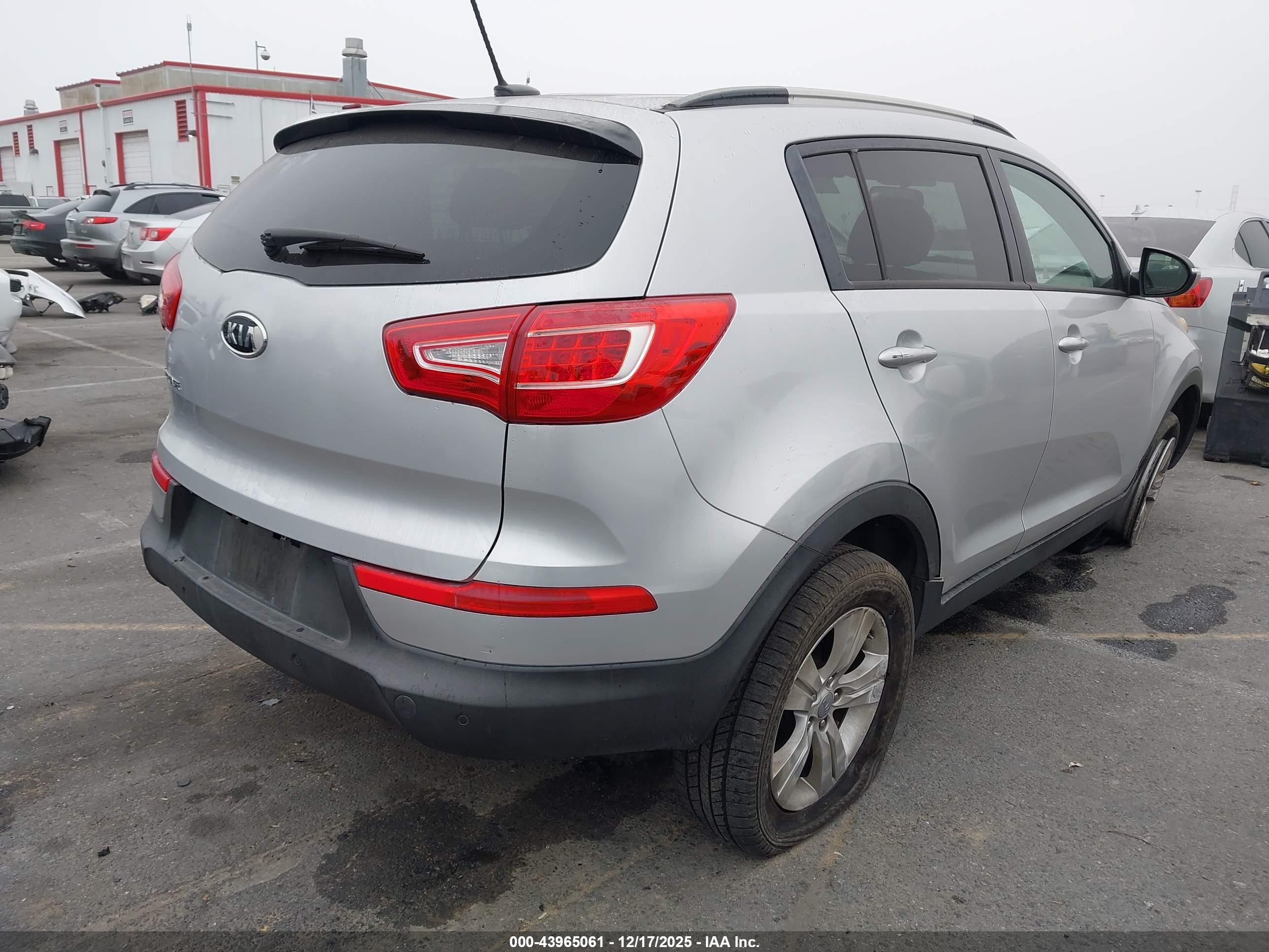 KIA SPORTAGE image 4
