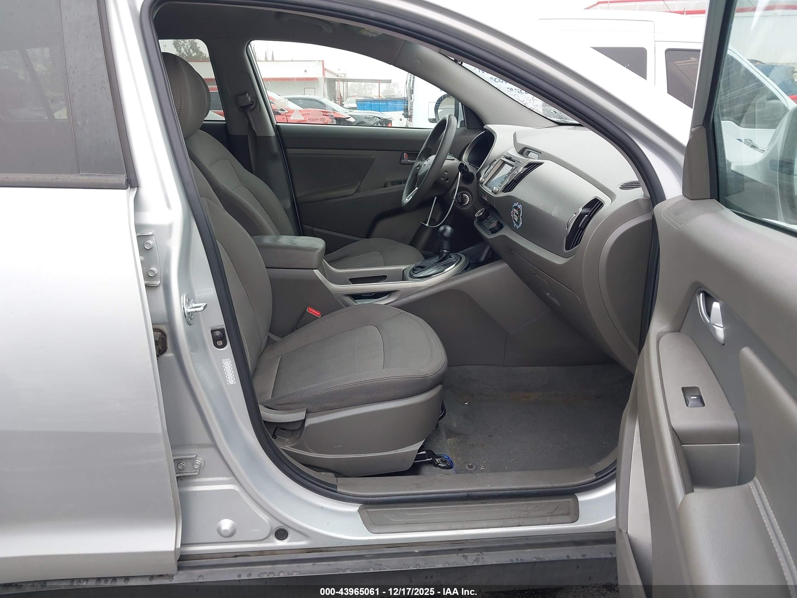 KIA SPORTAGE image 5