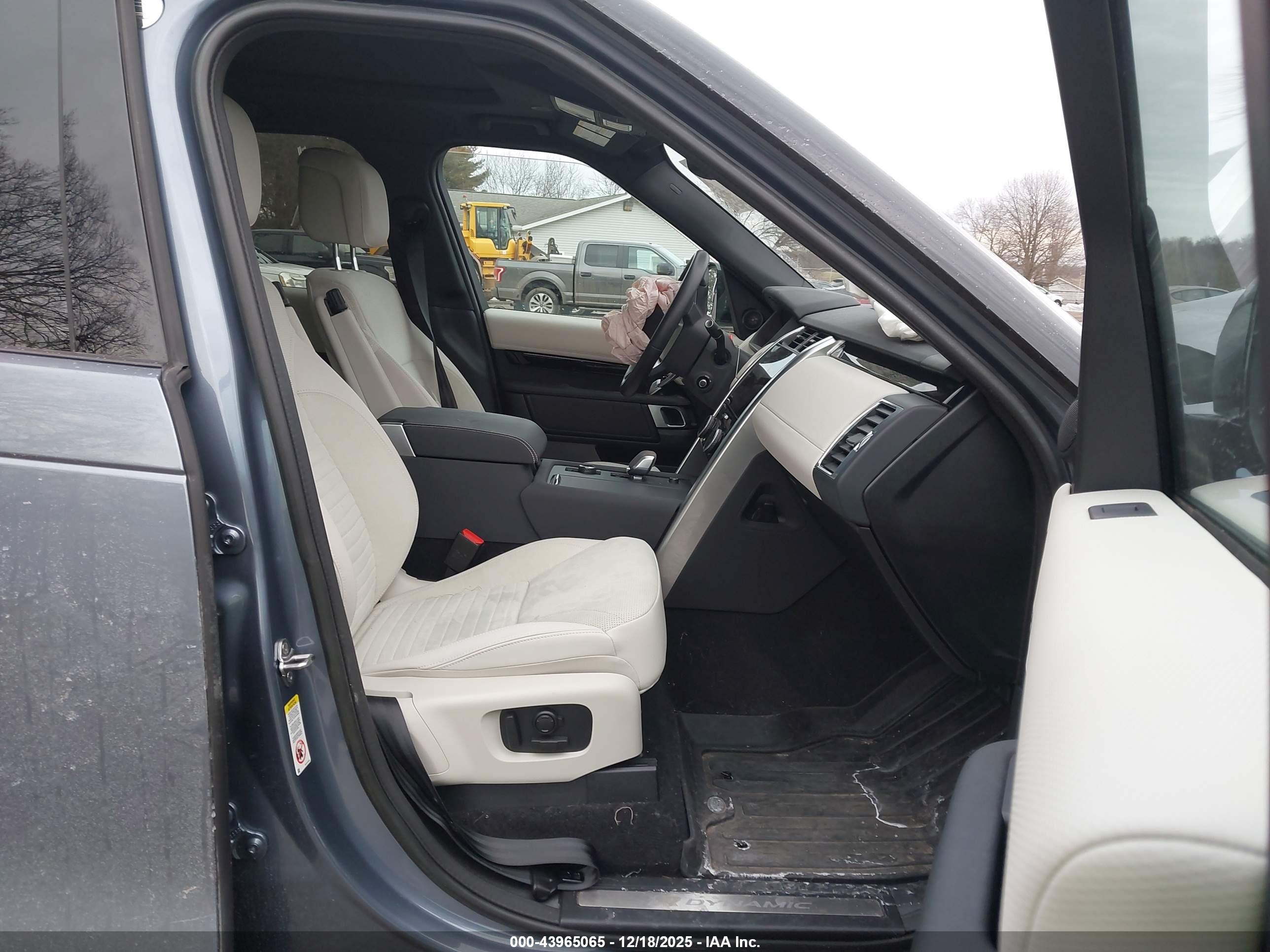 LAND ROVER image 5