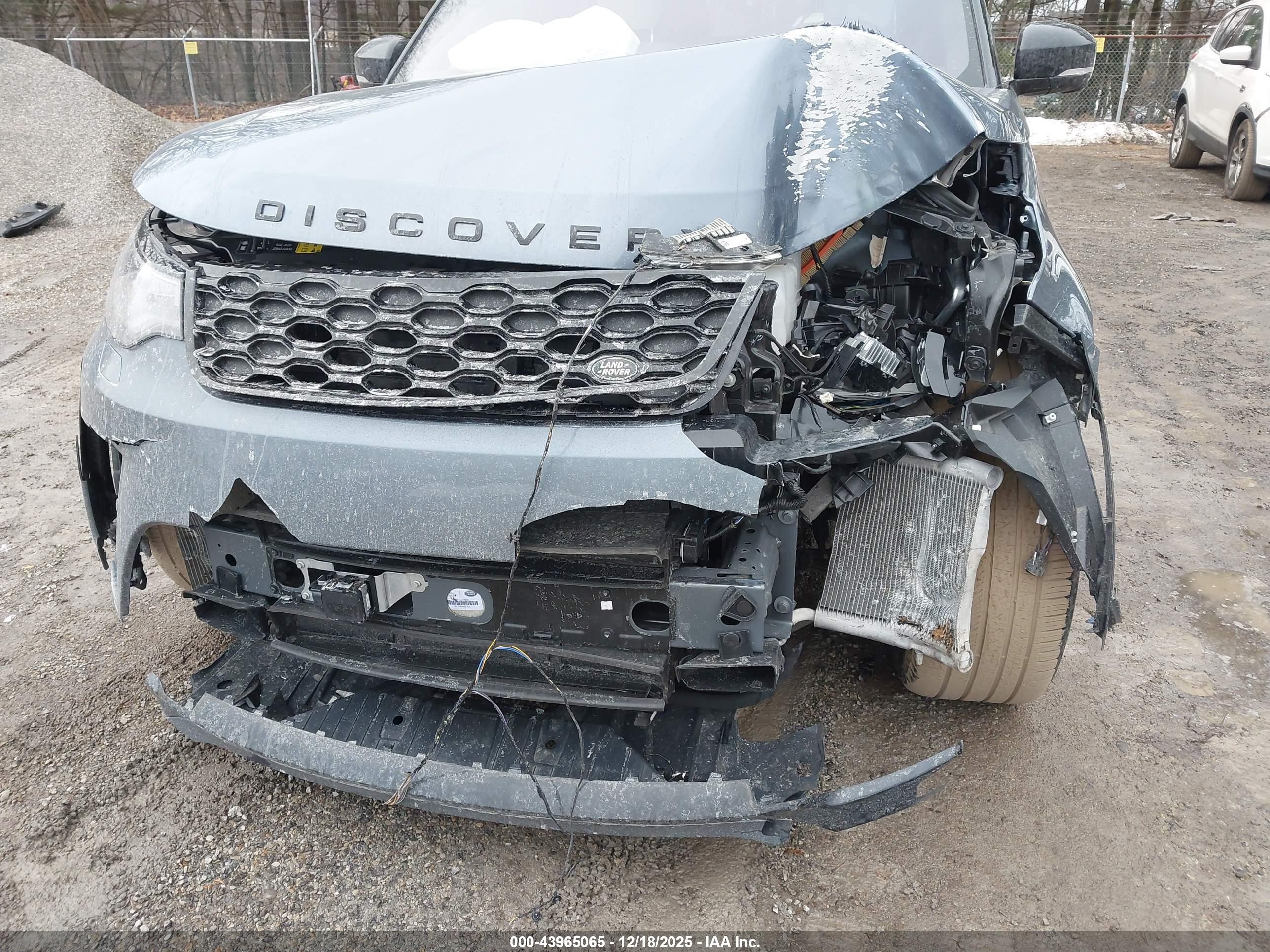 LAND ROVER image 6