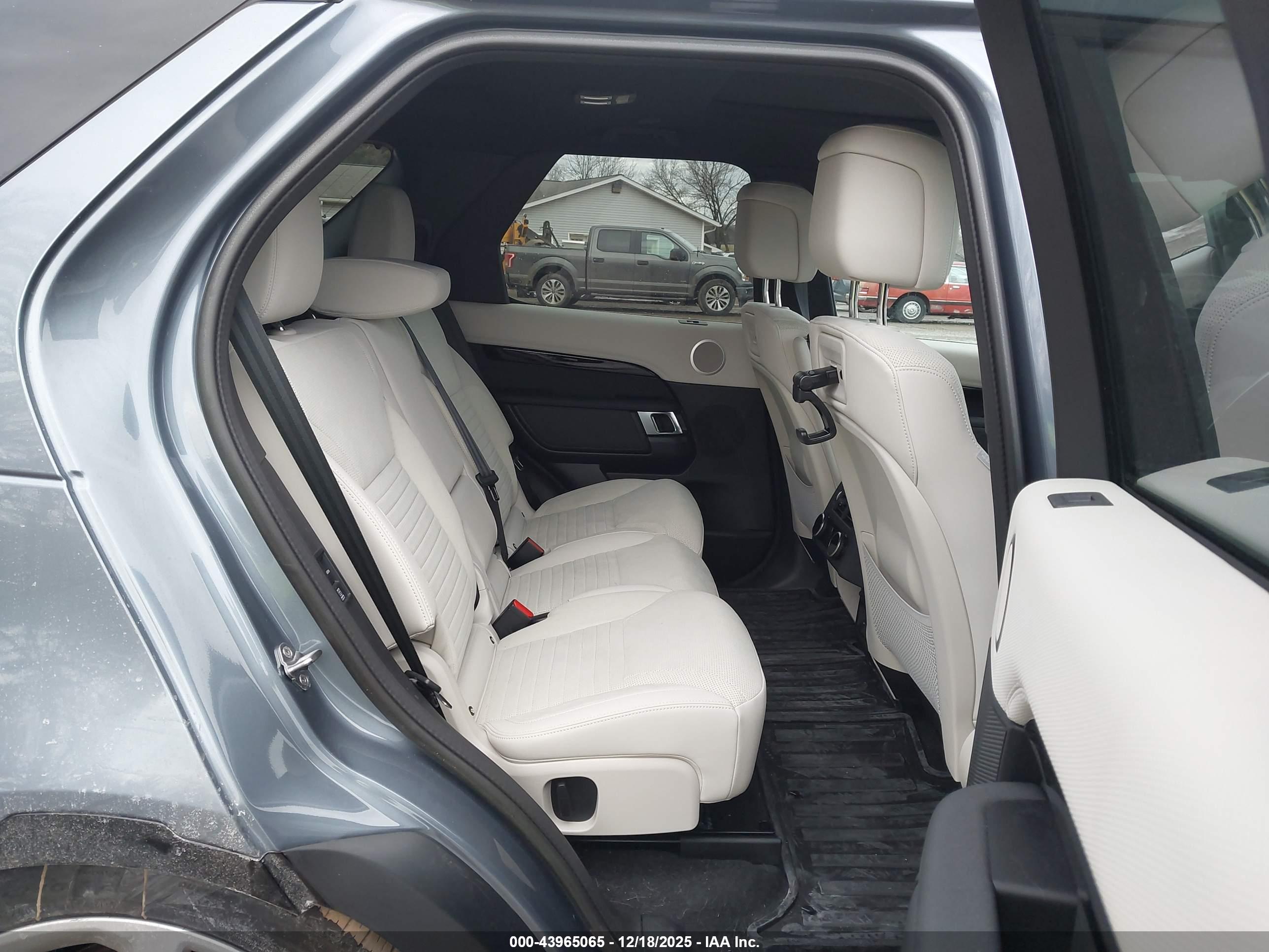 LAND ROVER image 8