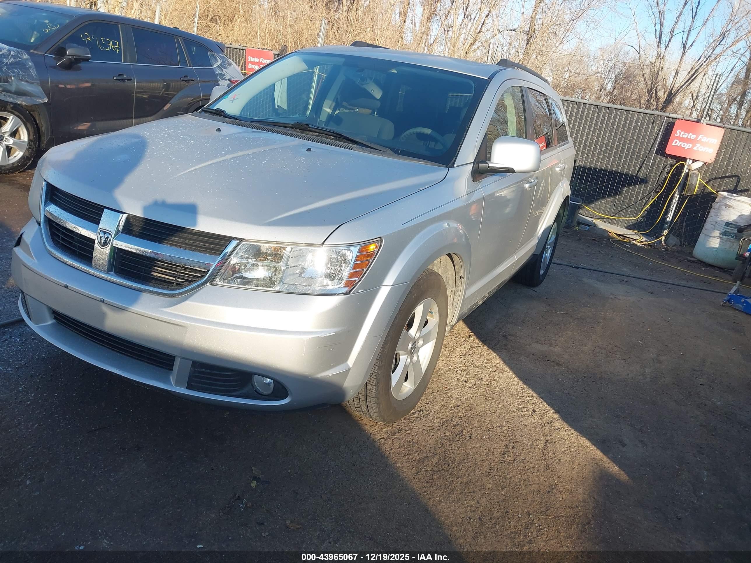 DODGE JOURNEY image 2