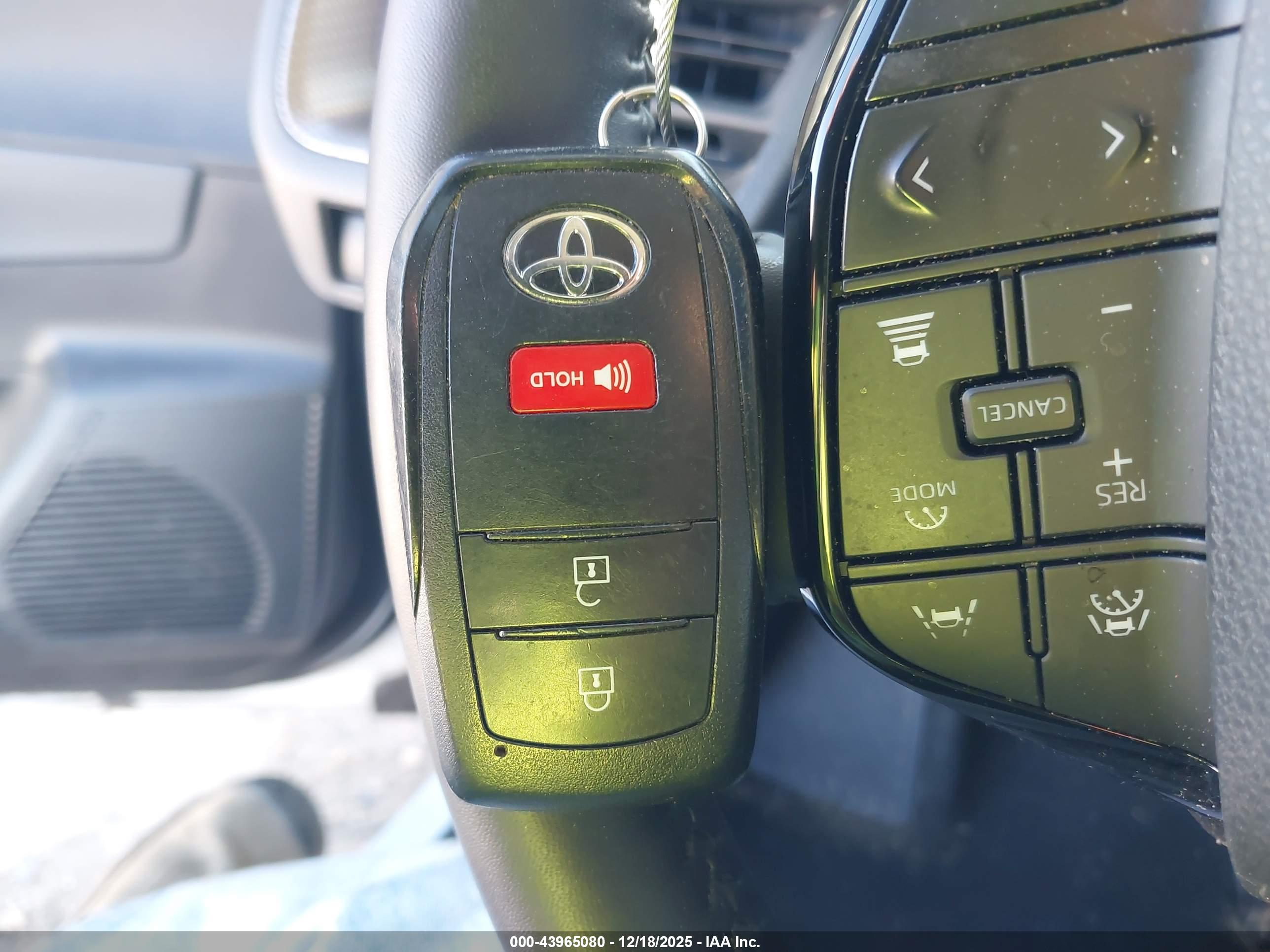 TOYOTA PRIUS image 11