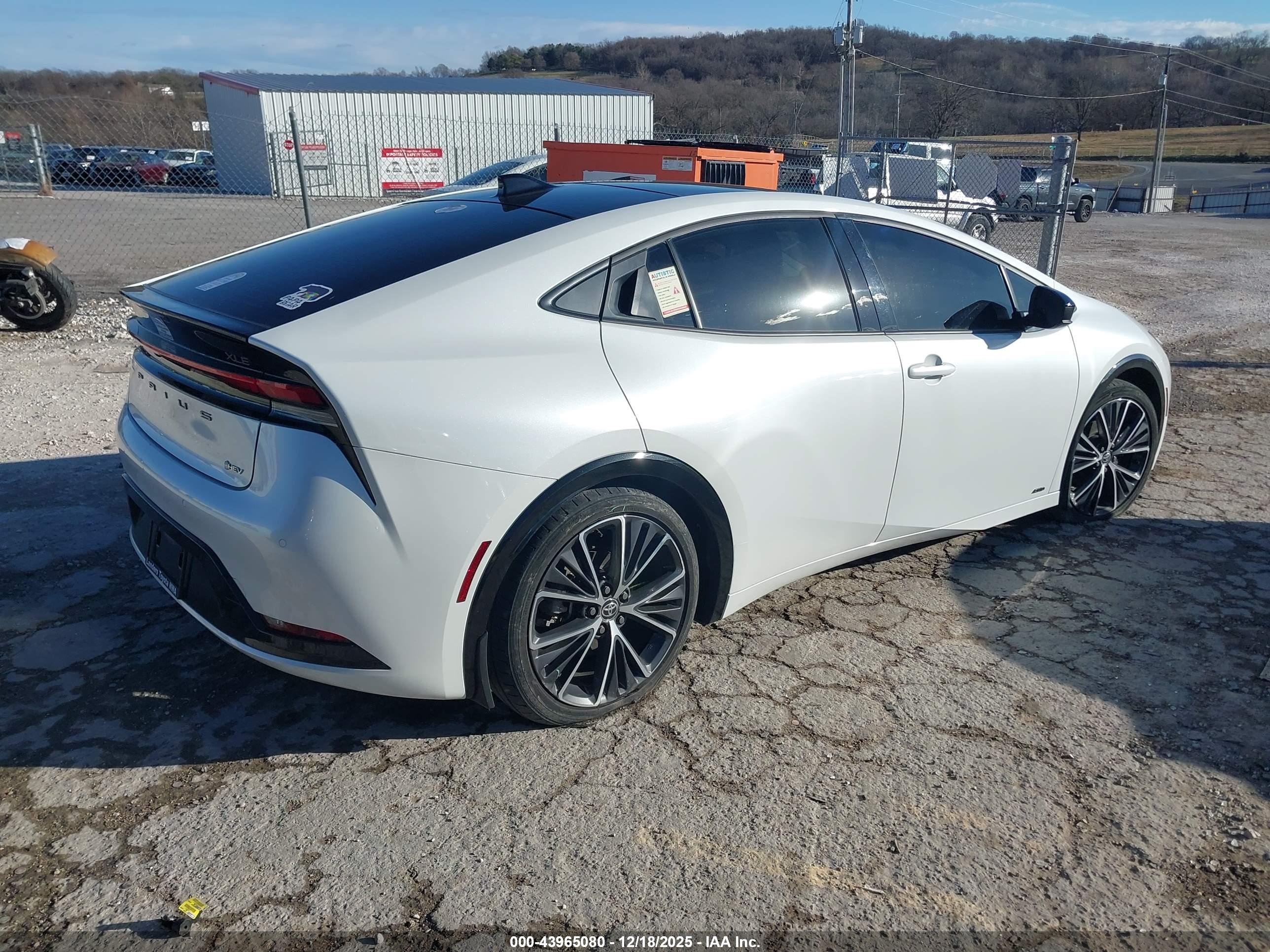 TOYOTA PRIUS image 4