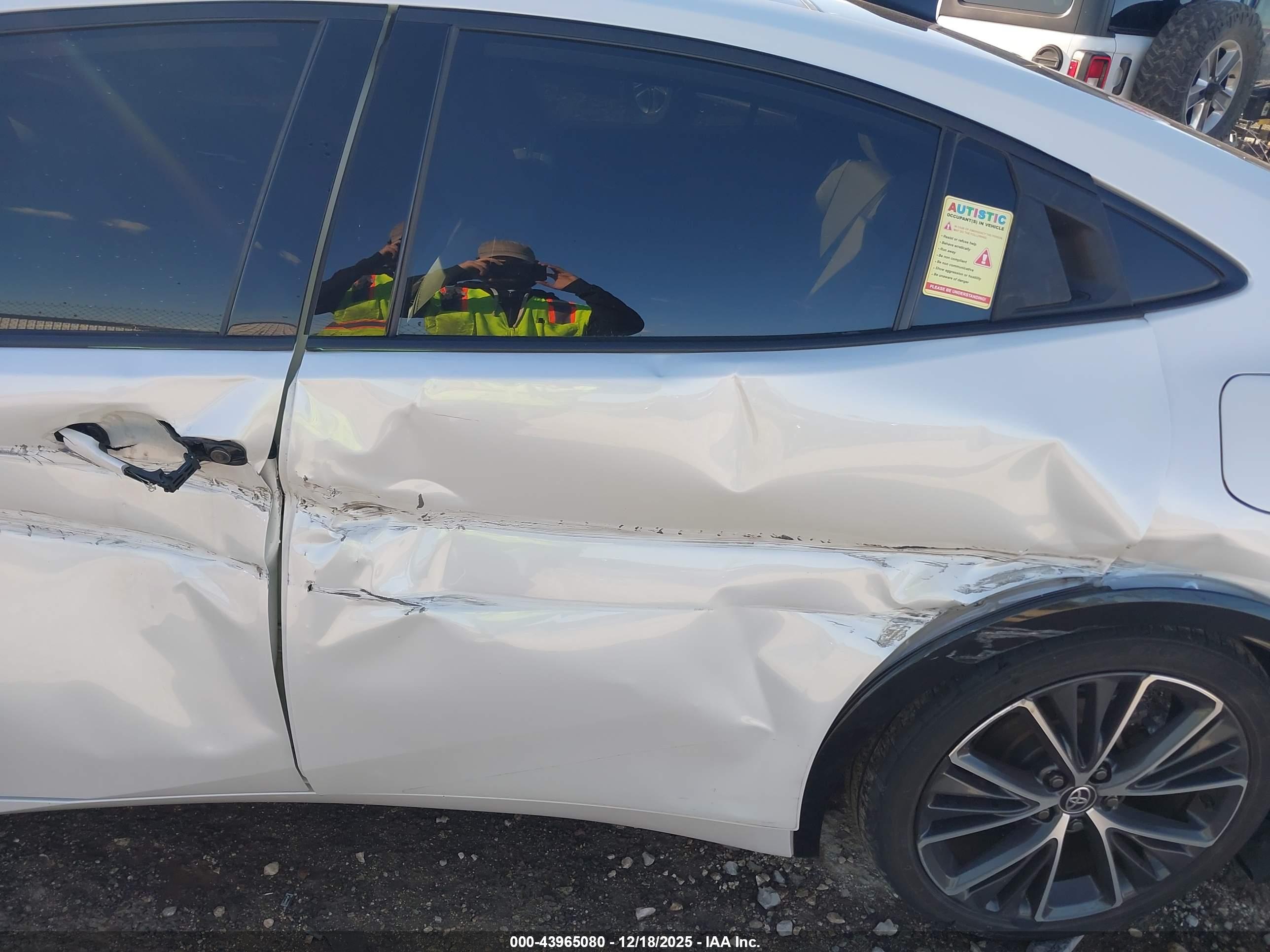 TOYOTA PRIUS image 6