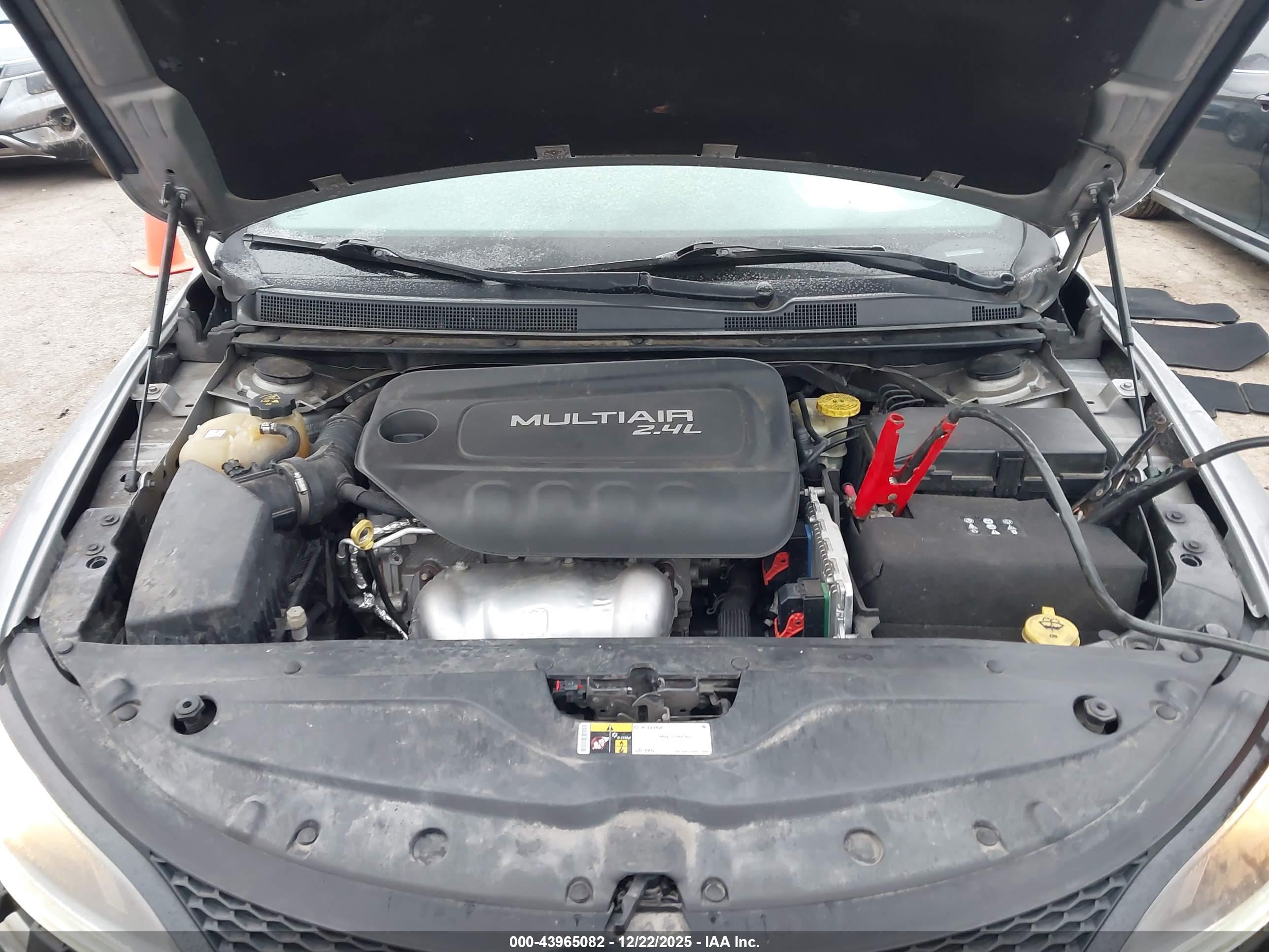 CHRYSLER 200 image 10