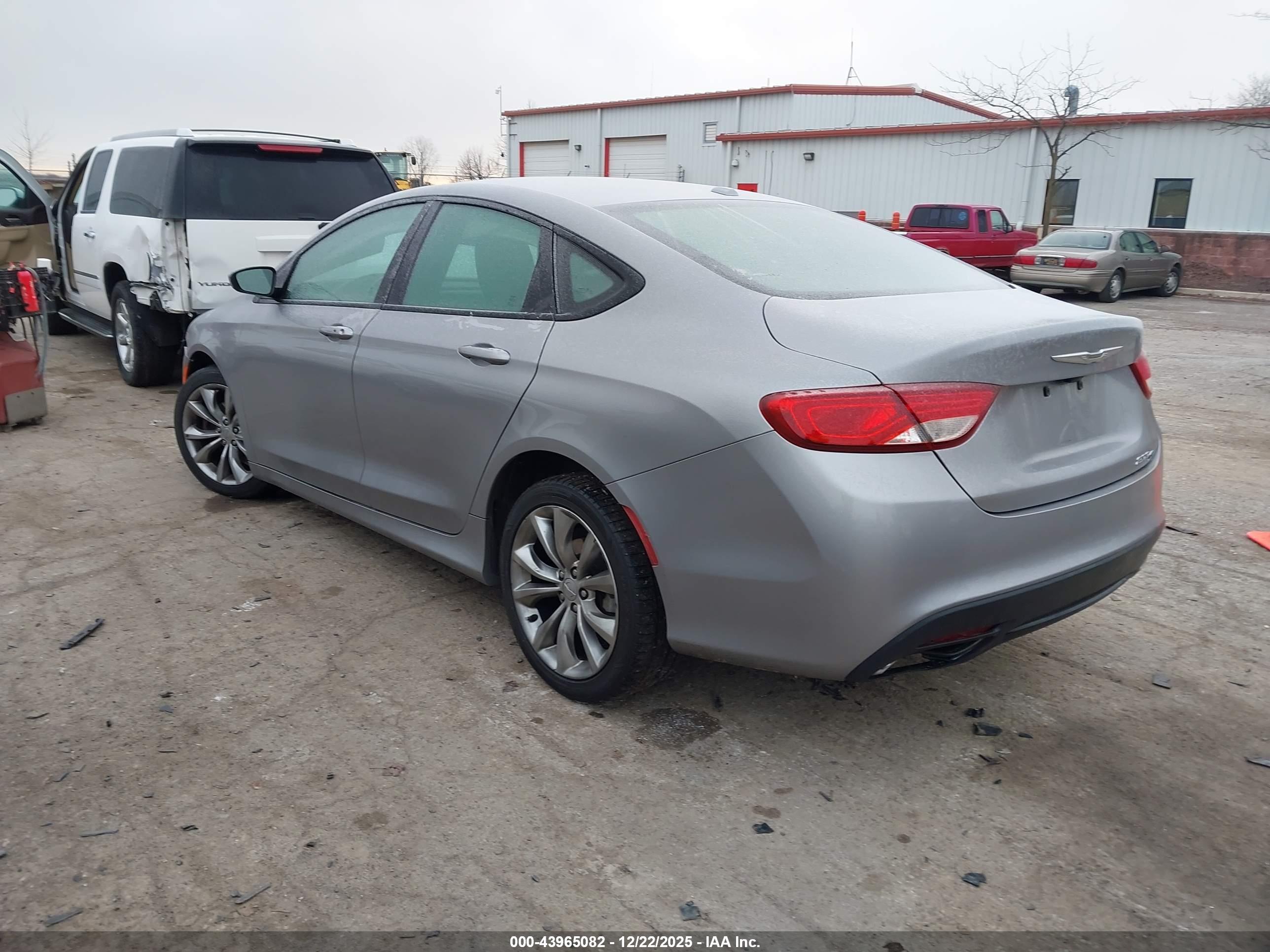 CHRYSLER 200 image 3