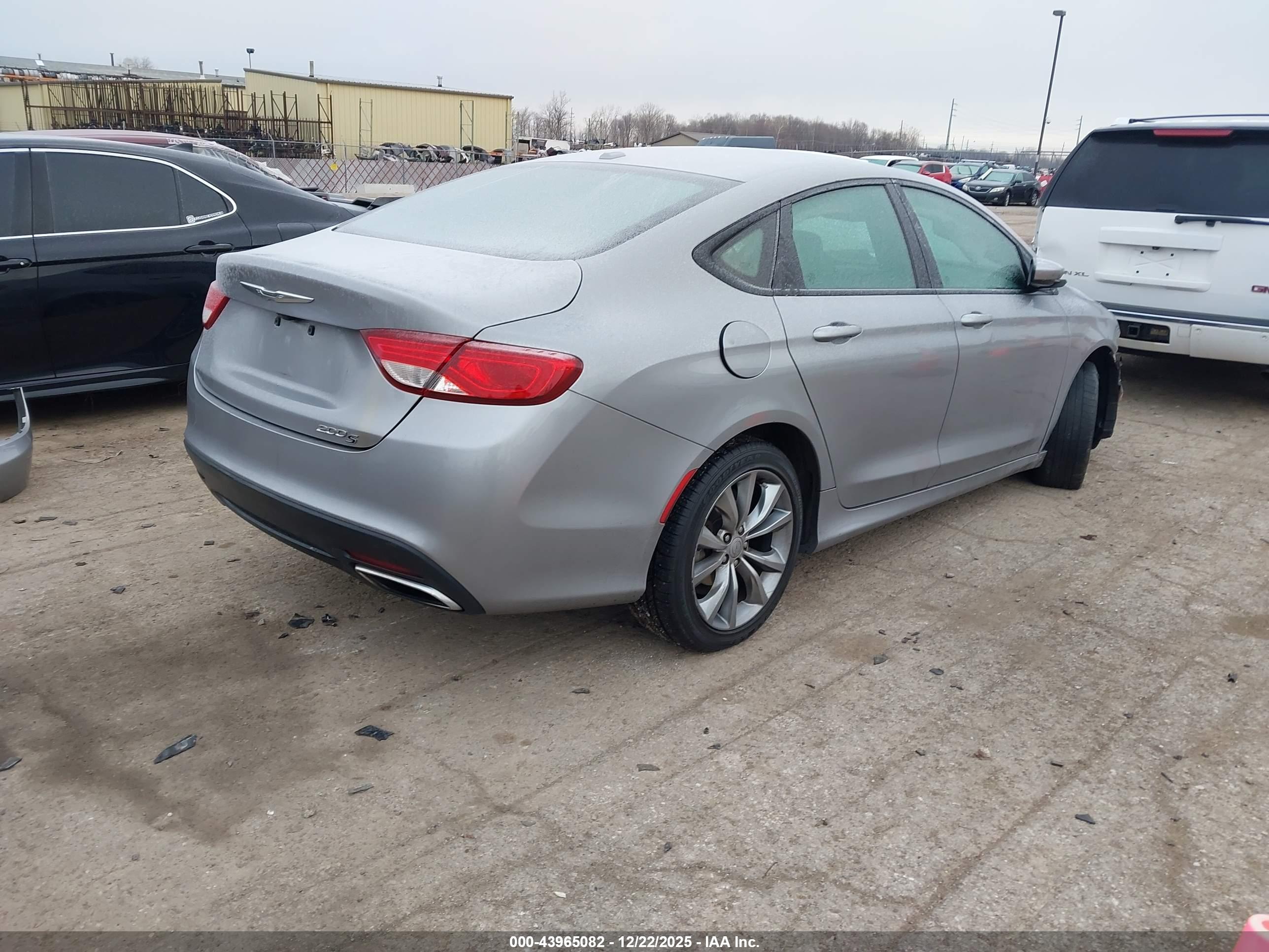 CHRYSLER 200 image 4