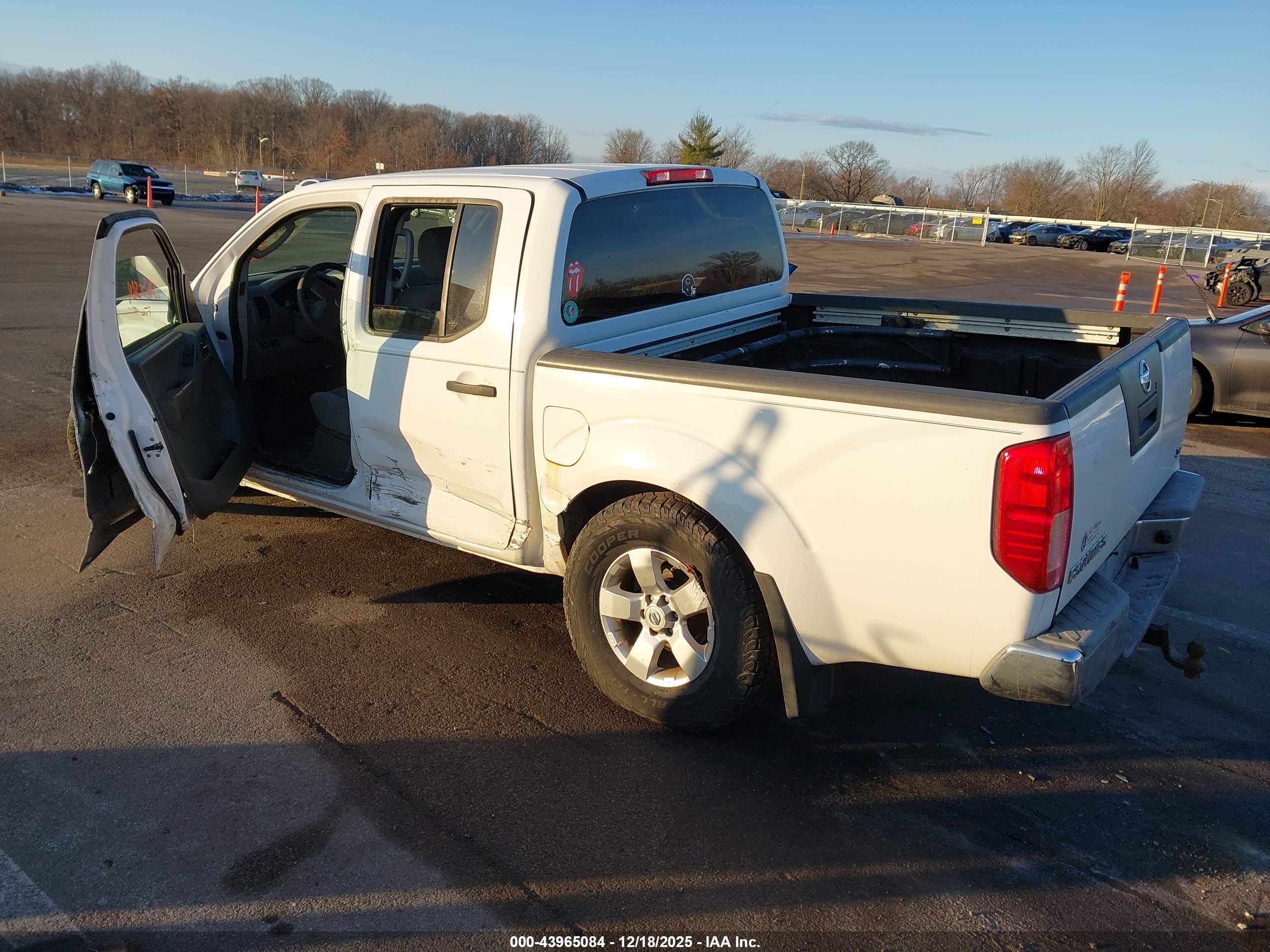 NISSAN FRONTIER image 3