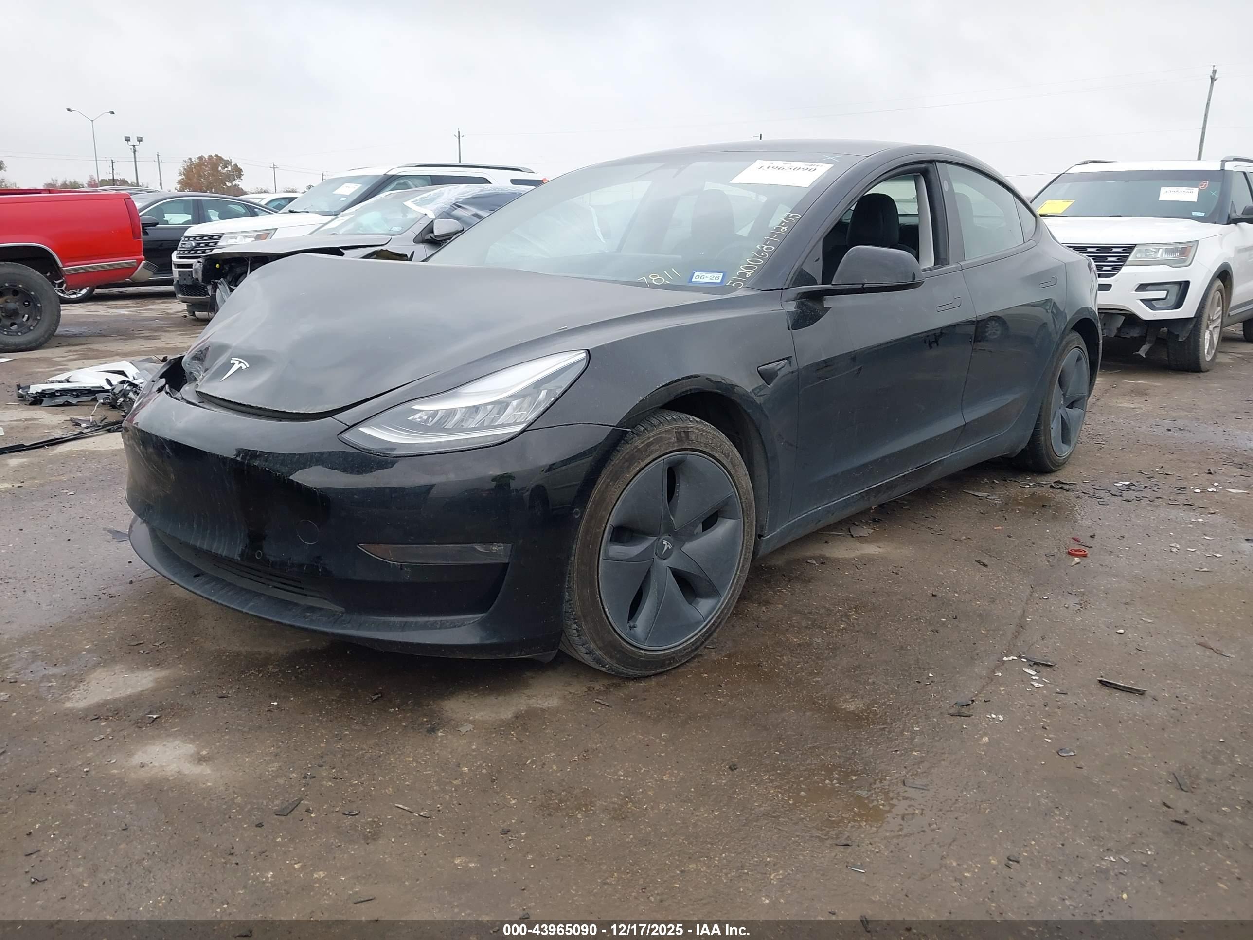TESLA MODEL image 2