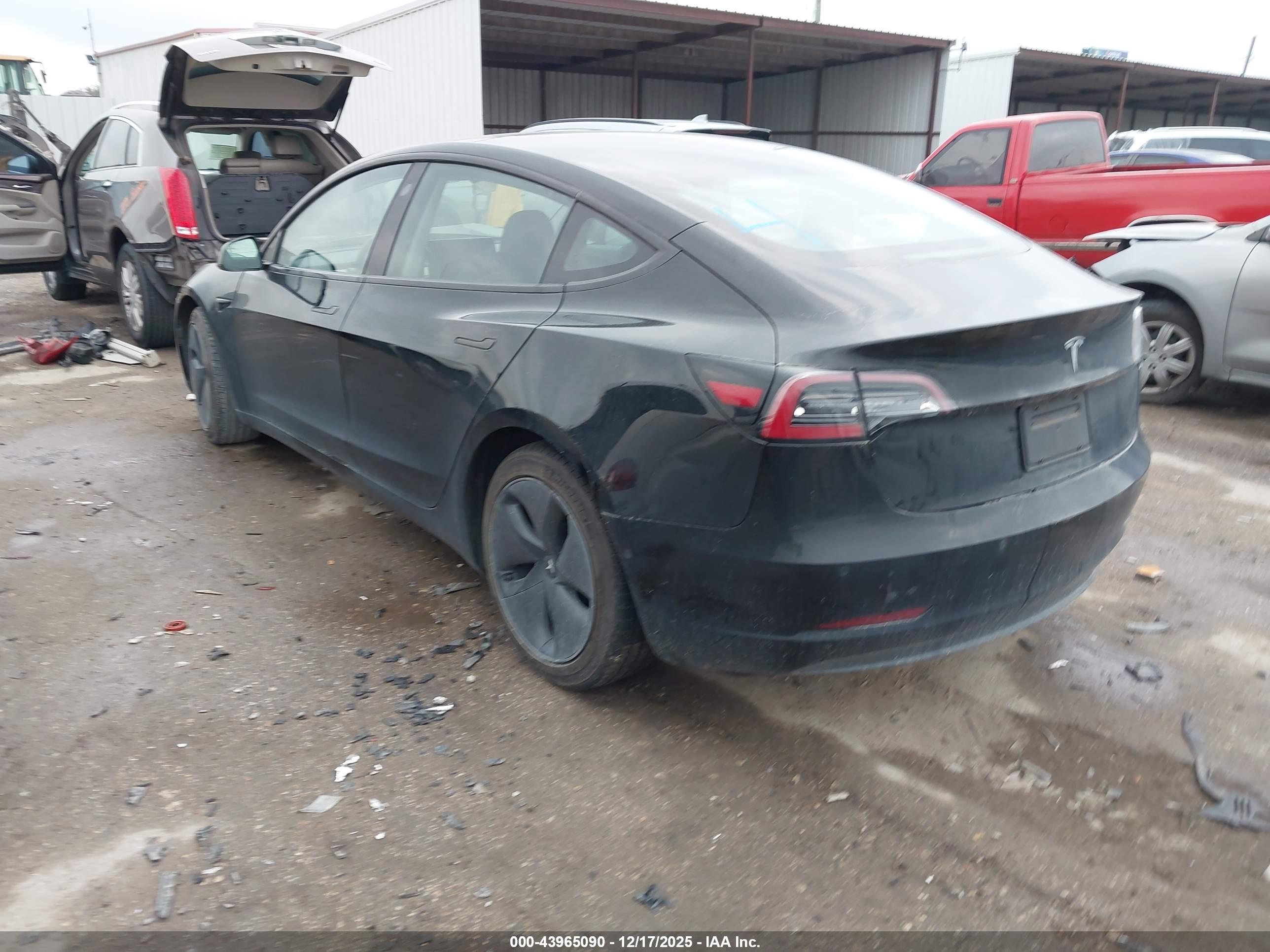 TESLA MODEL image 3