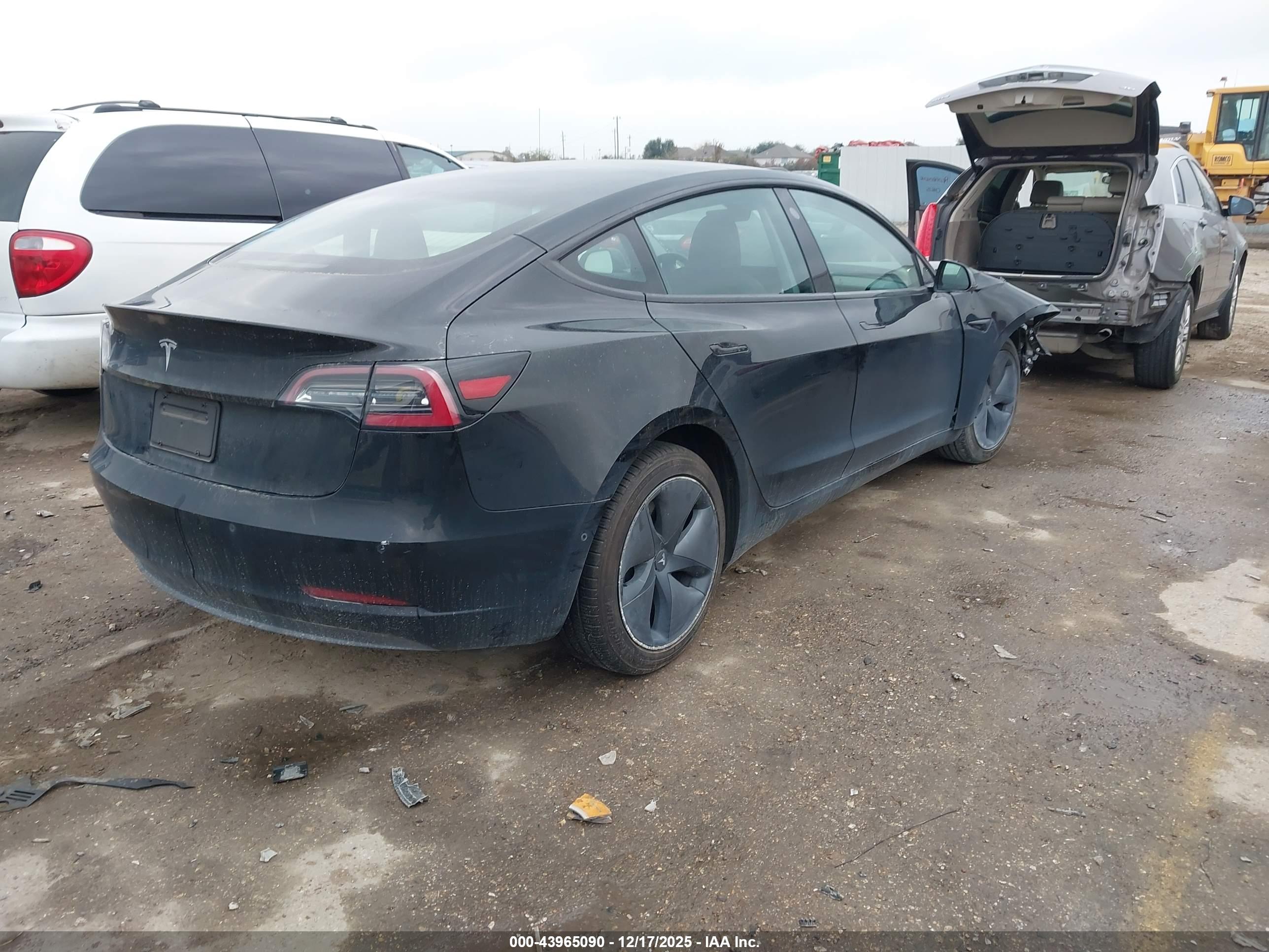 TESLA MODEL image 4