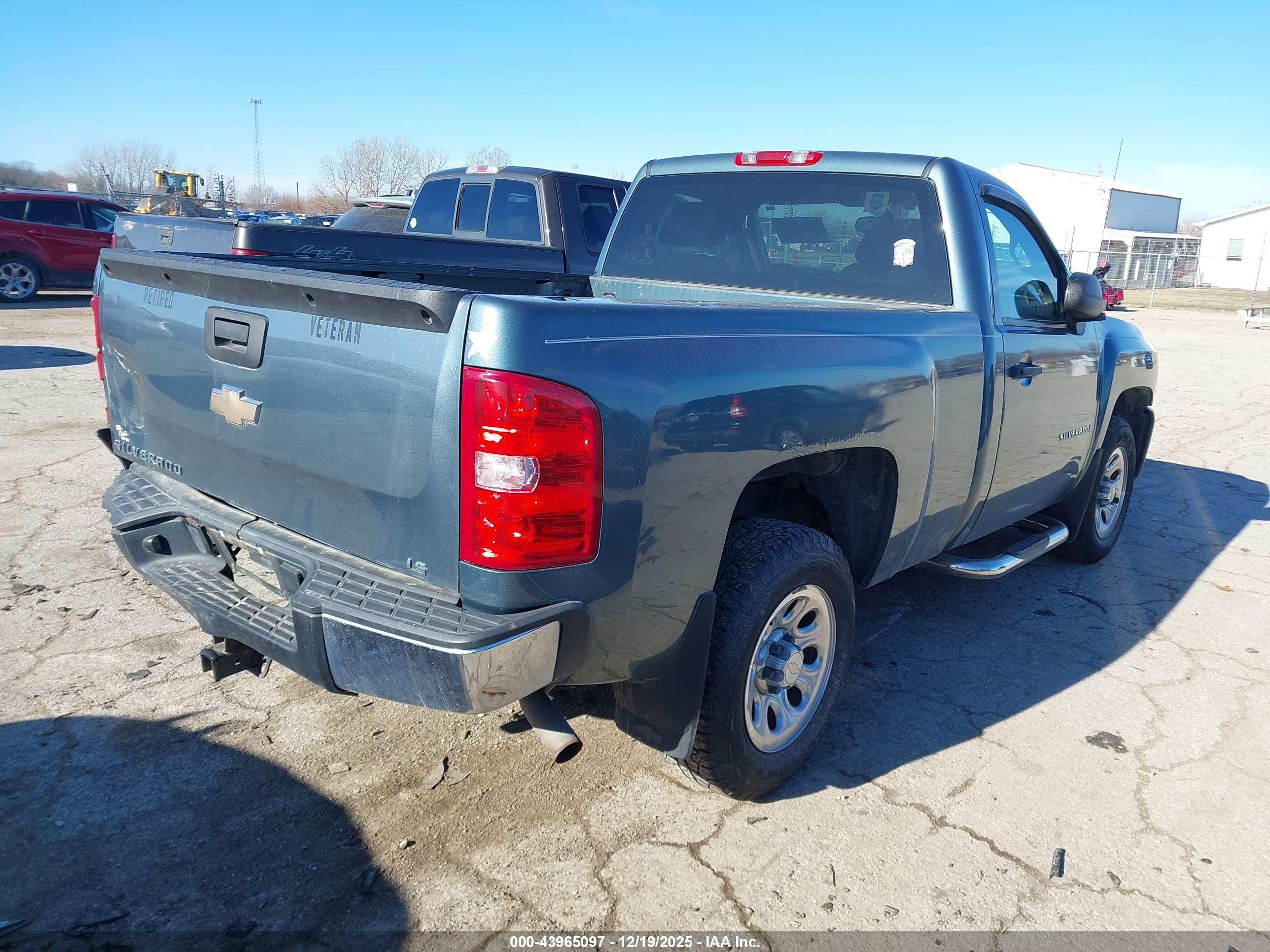 CHEVROLET SILVERADO image 4