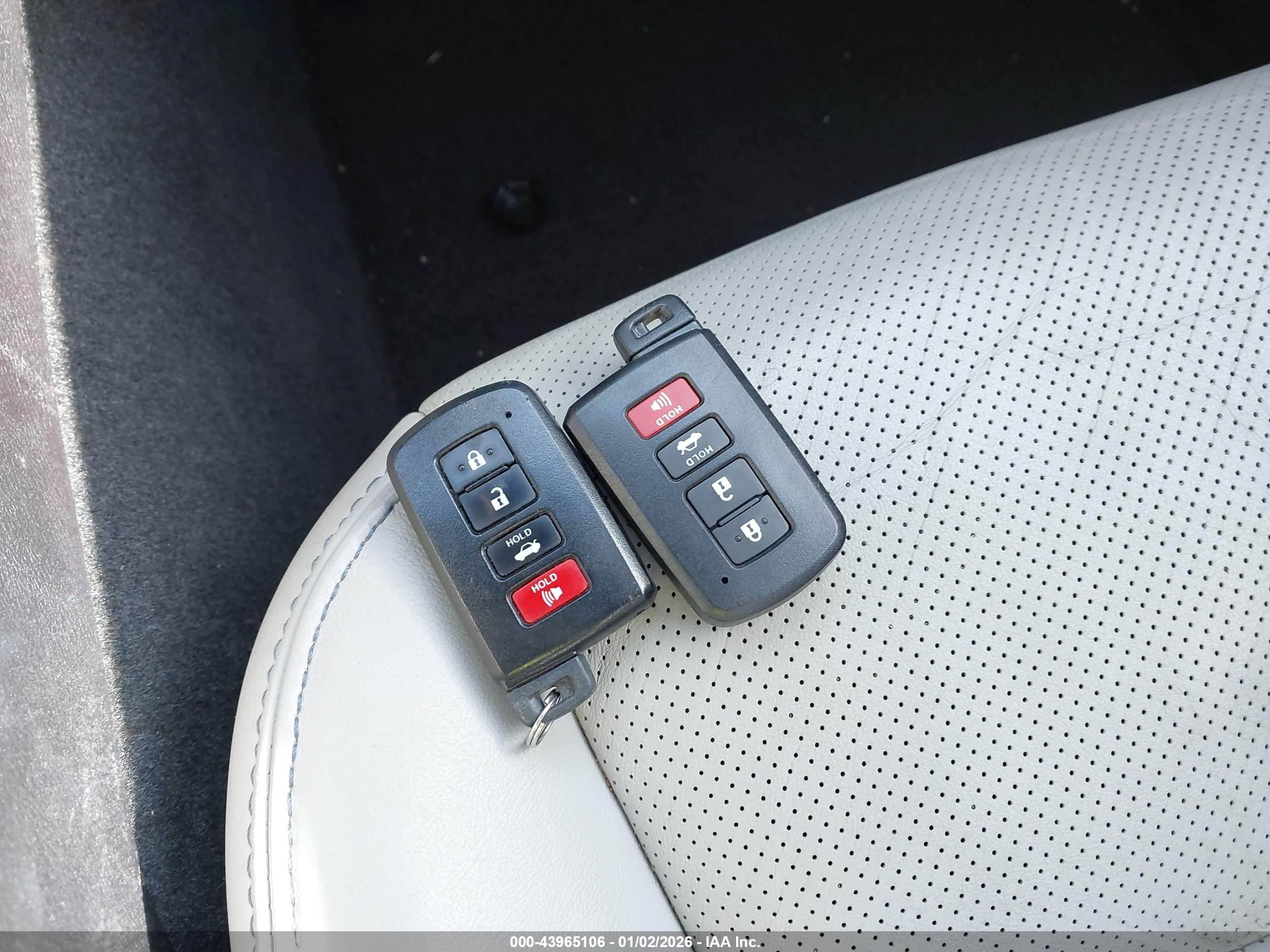 TOYOTA AVALON image 11