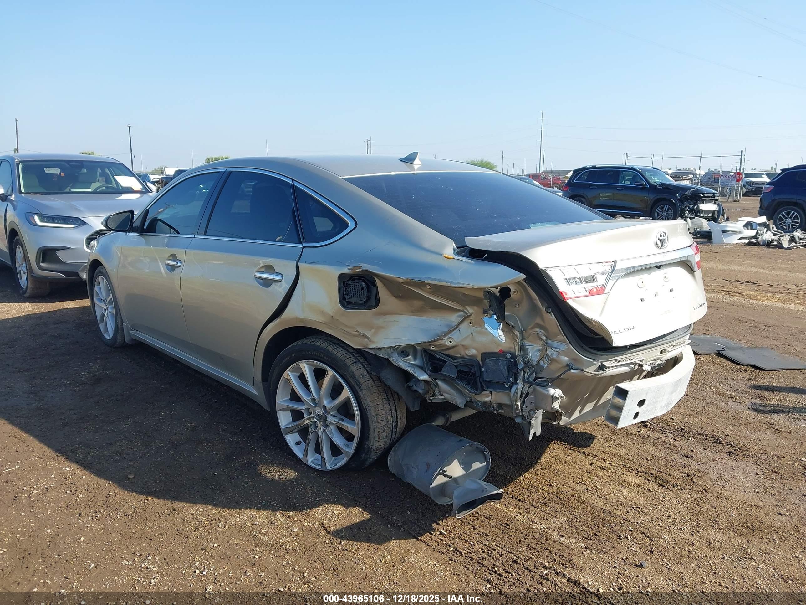 TOYOTA AVALON image 3