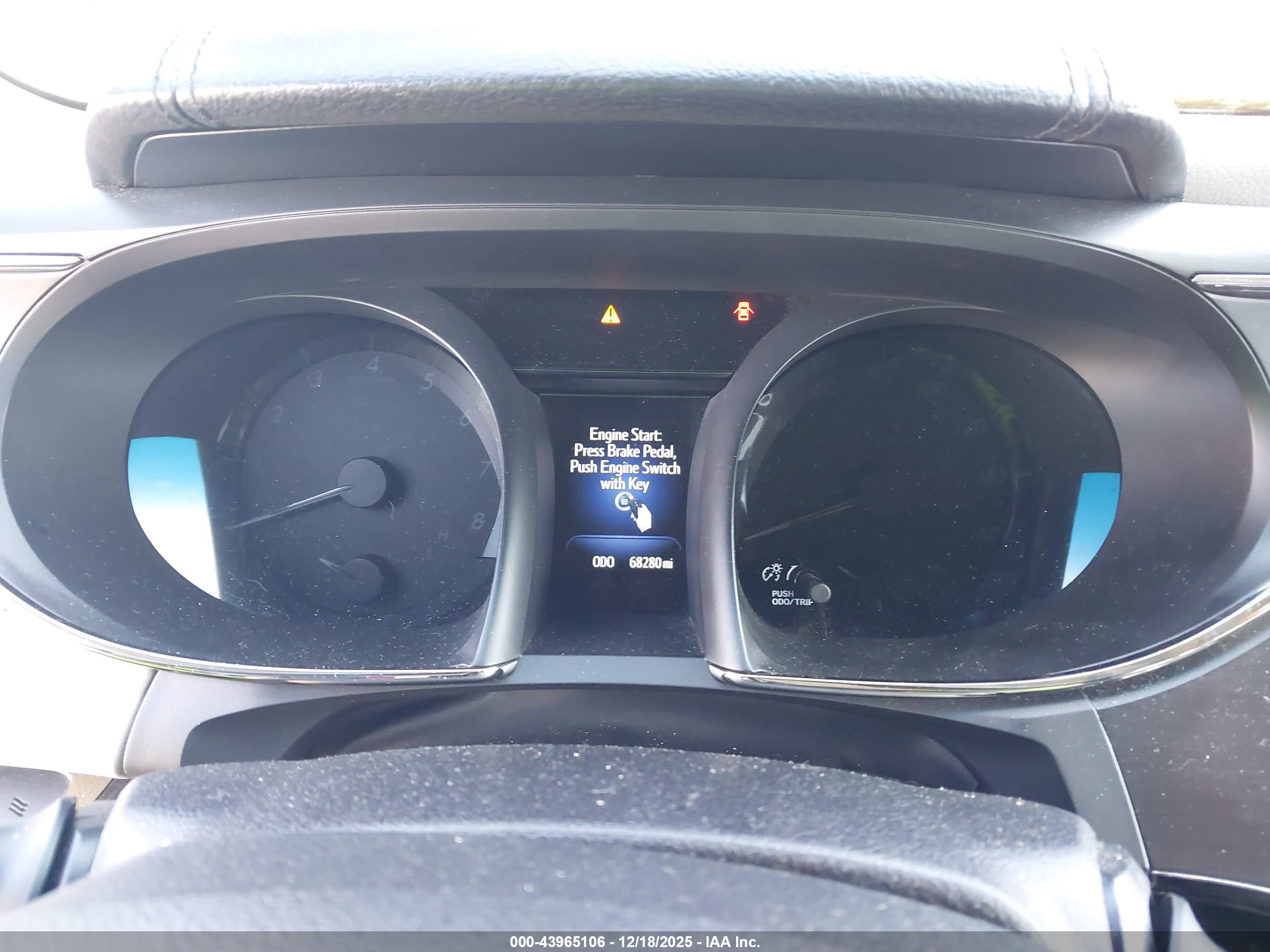 TOYOTA AVALON image 7