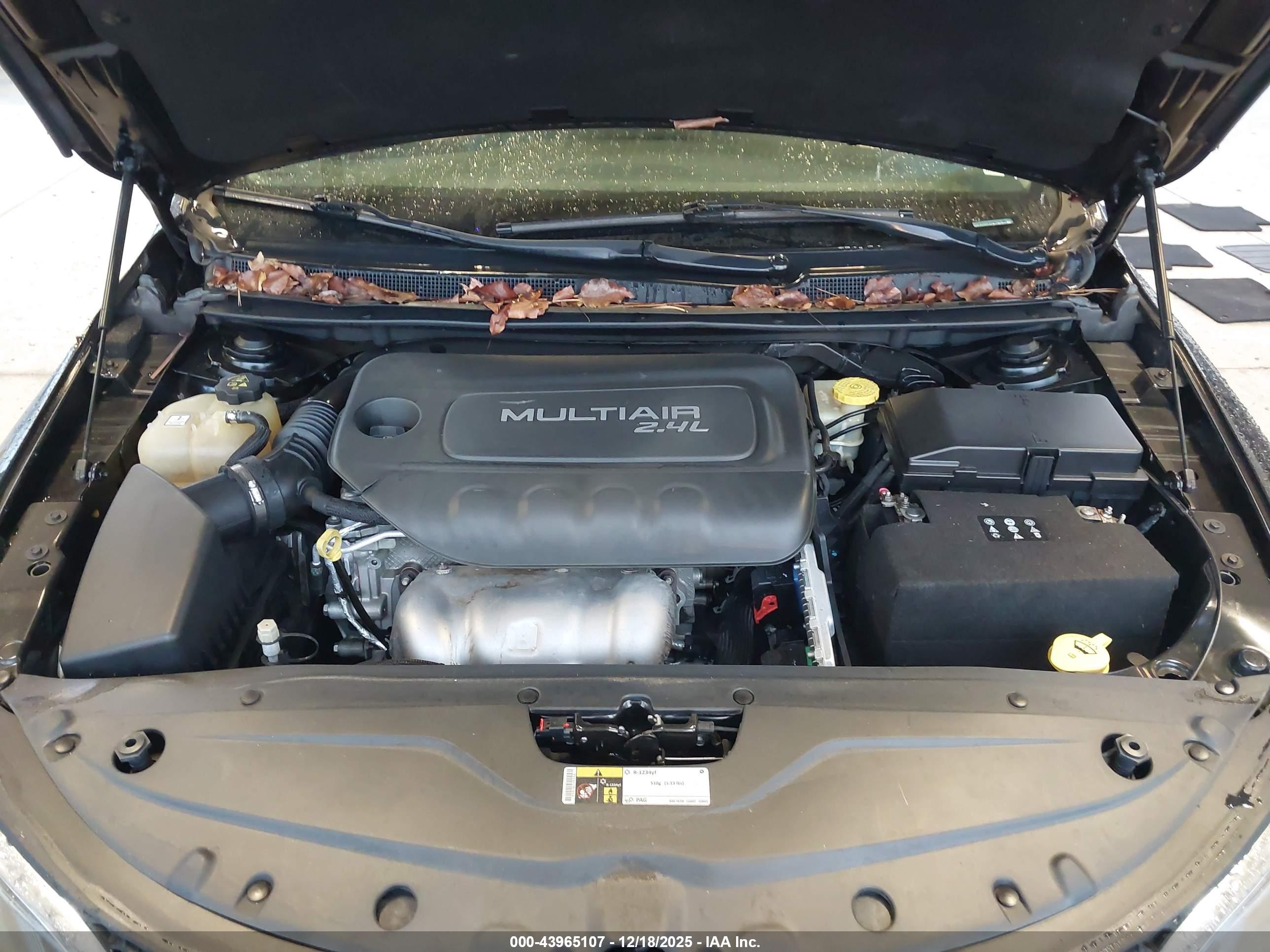 CHRYSLER 200 image 10