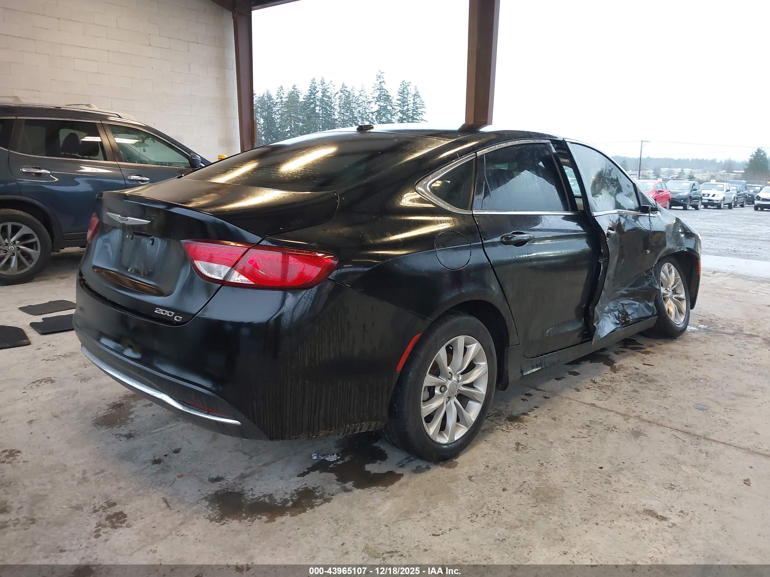 CHRYSLER 200 image 4