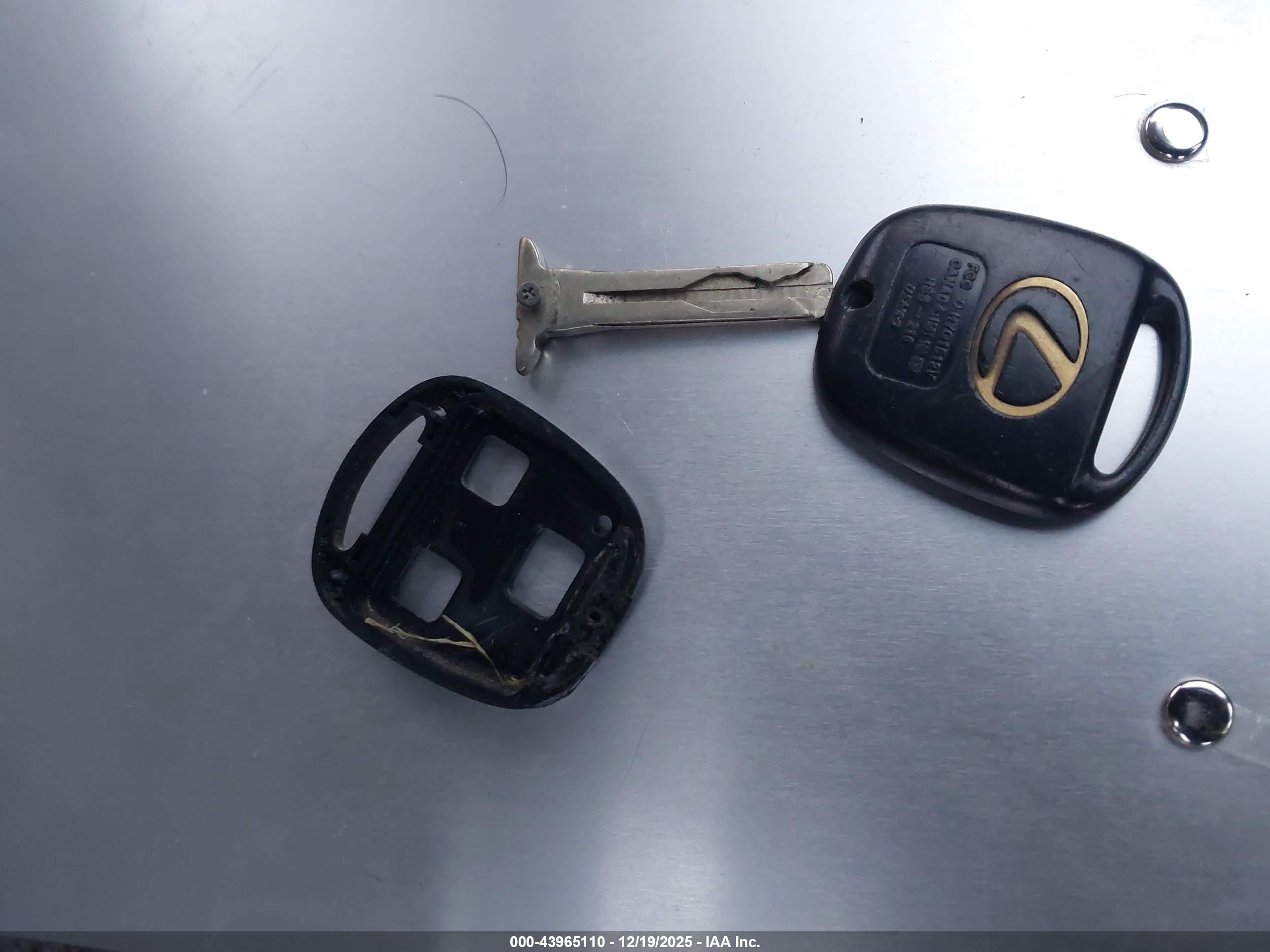 LEXUS IS image 11