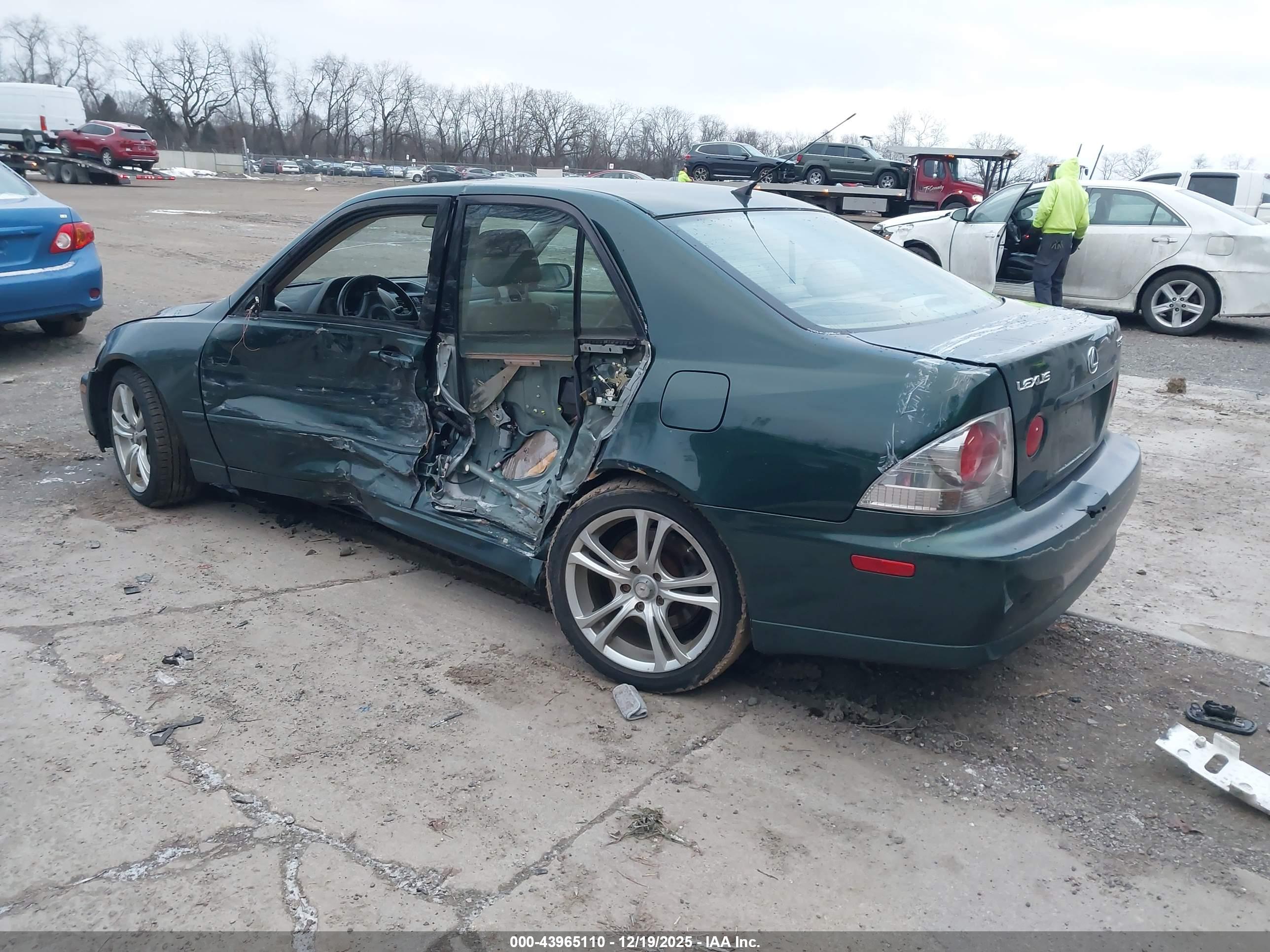 LEXUS IS image 3