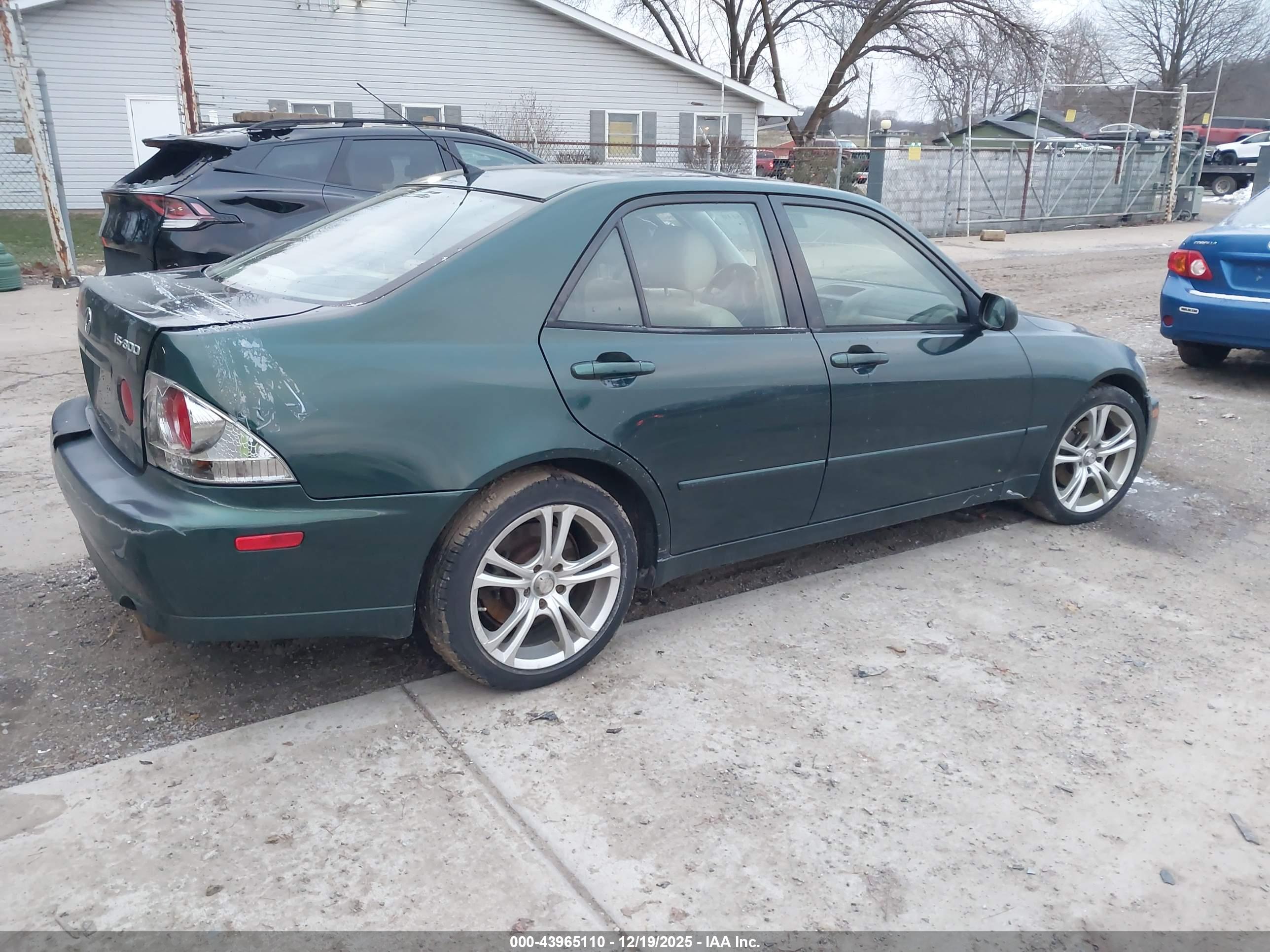 LEXUS IS image 4