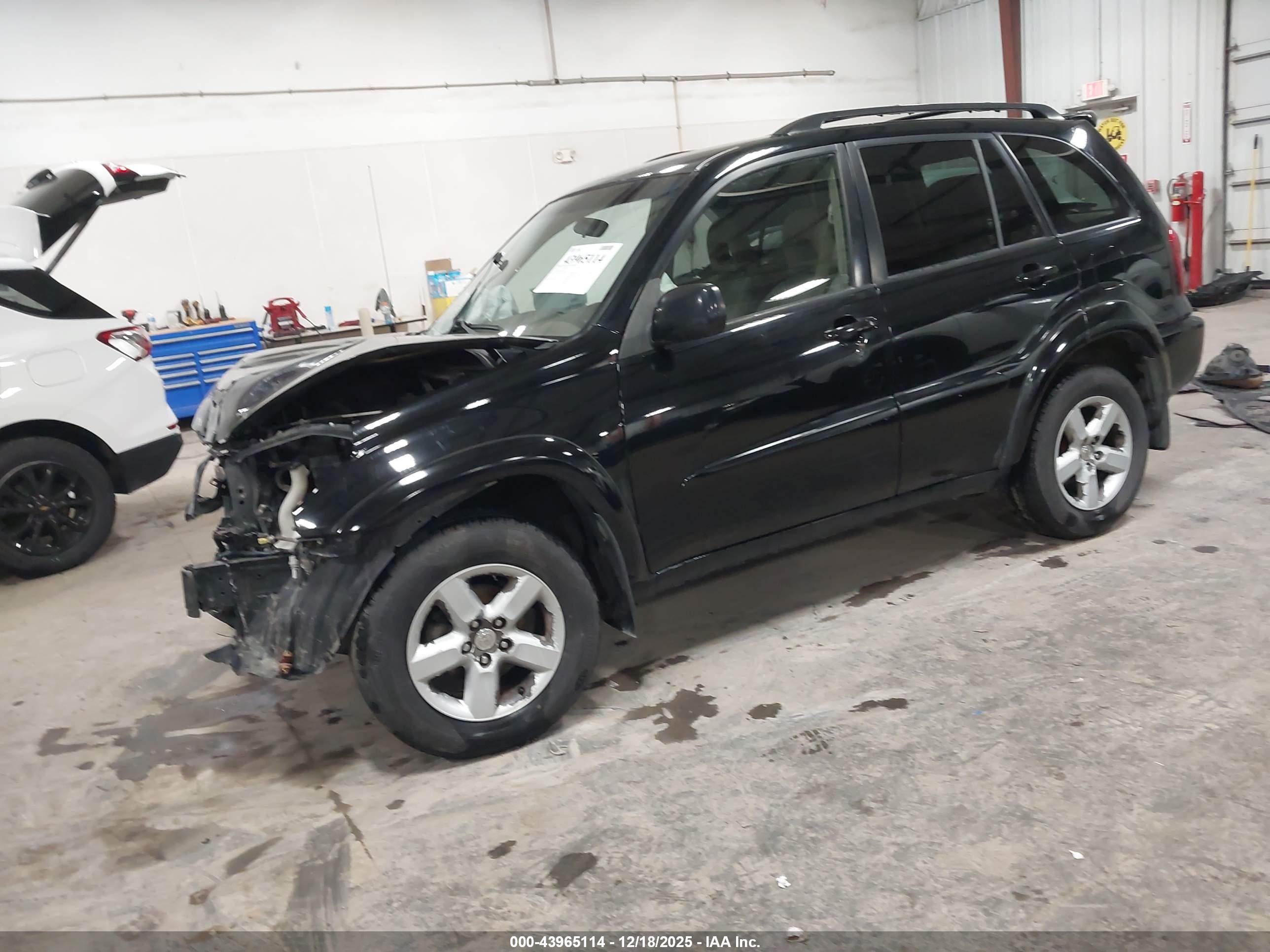 TOYOTA RAV4 image 2