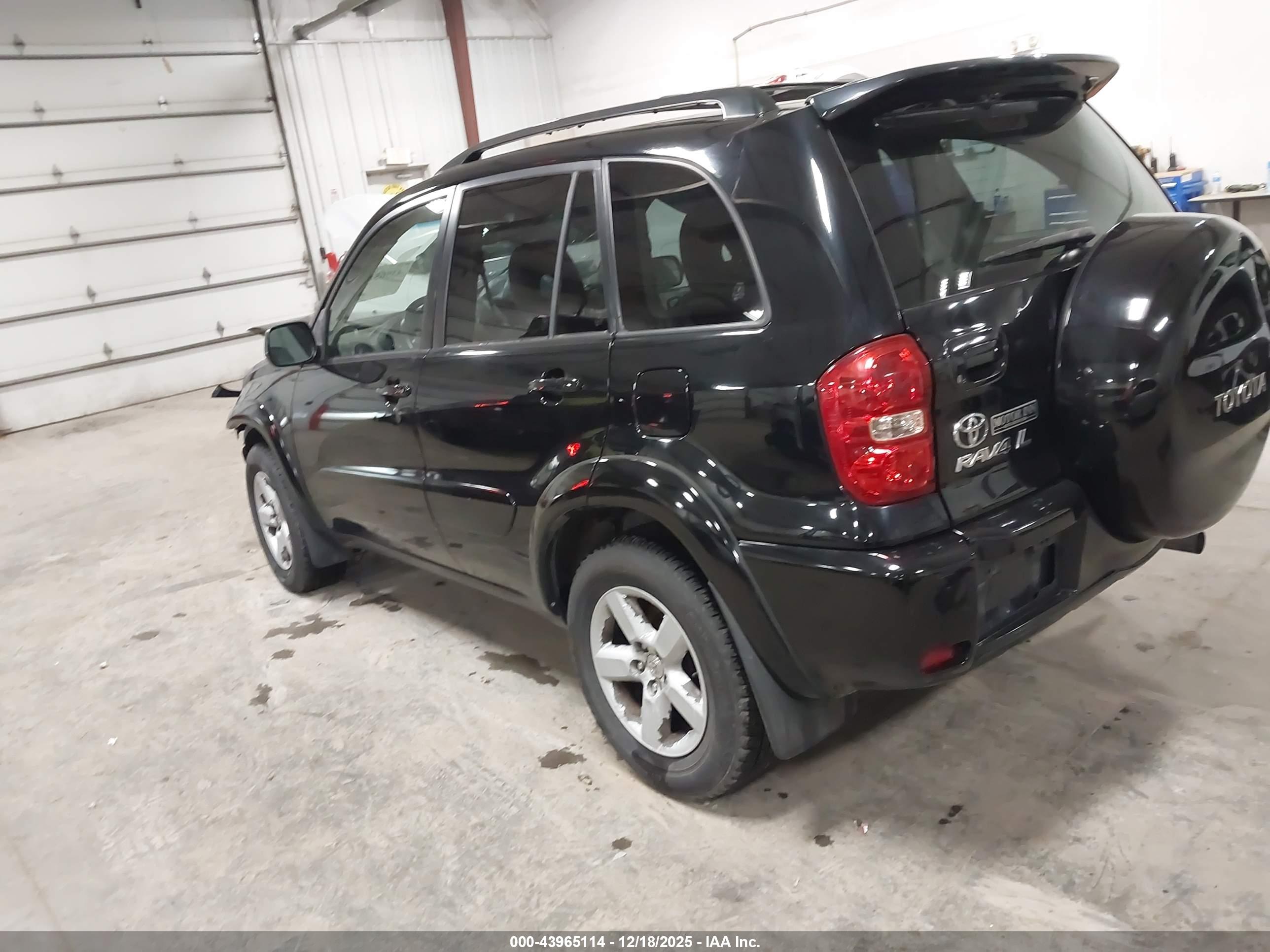 TOYOTA RAV4 image 3