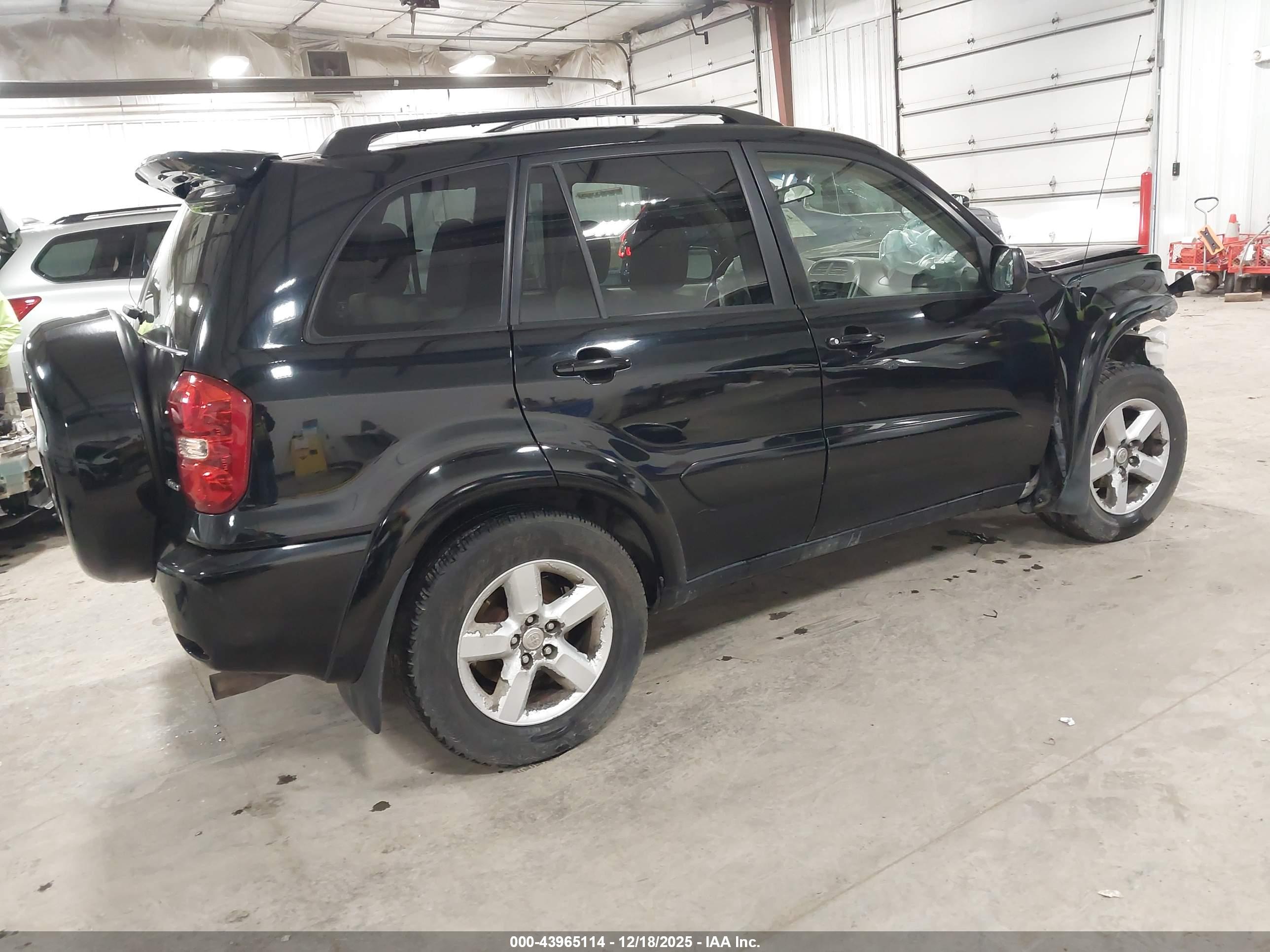 TOYOTA RAV4 image 4