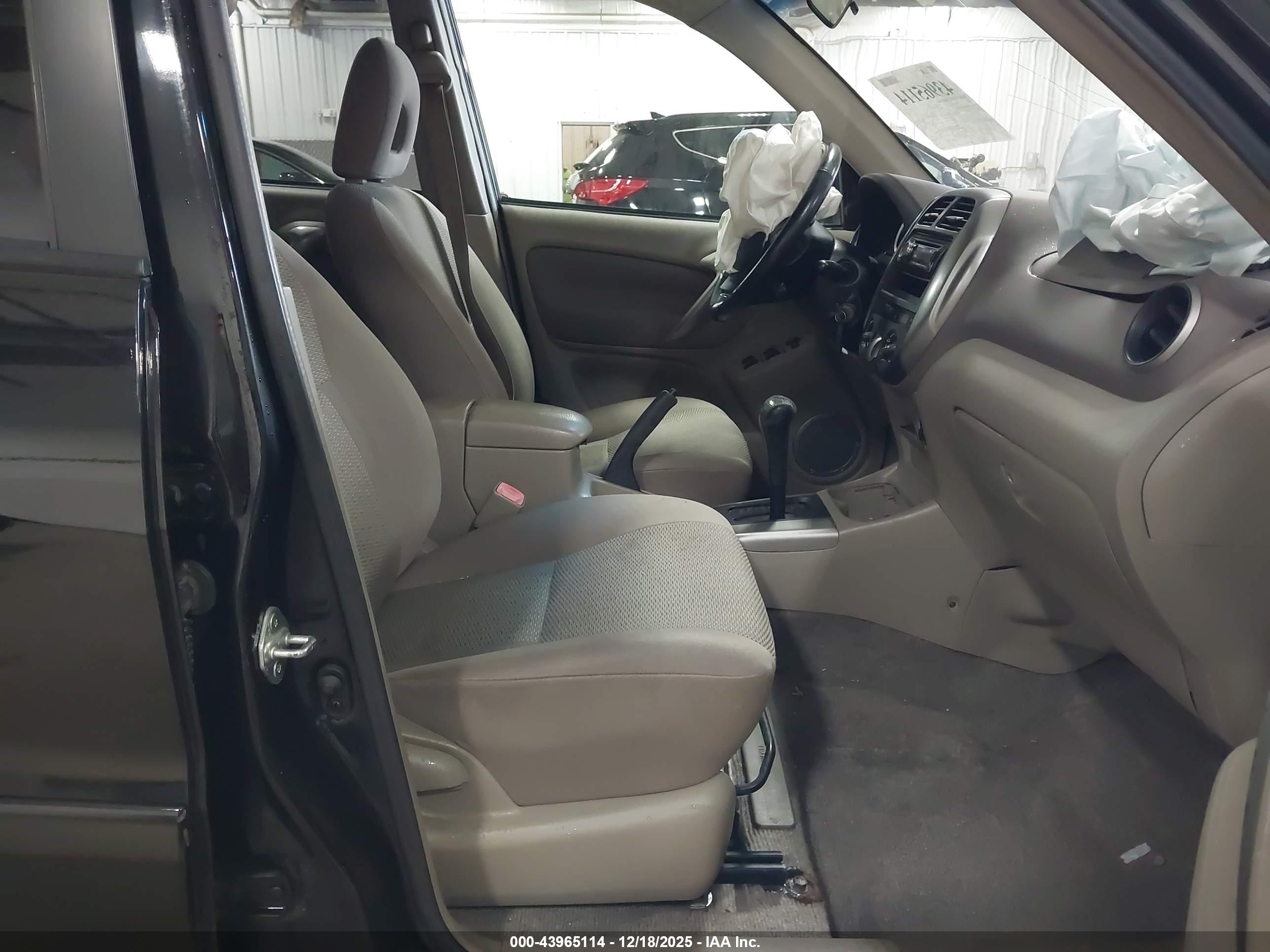 TOYOTA RAV4 image 5