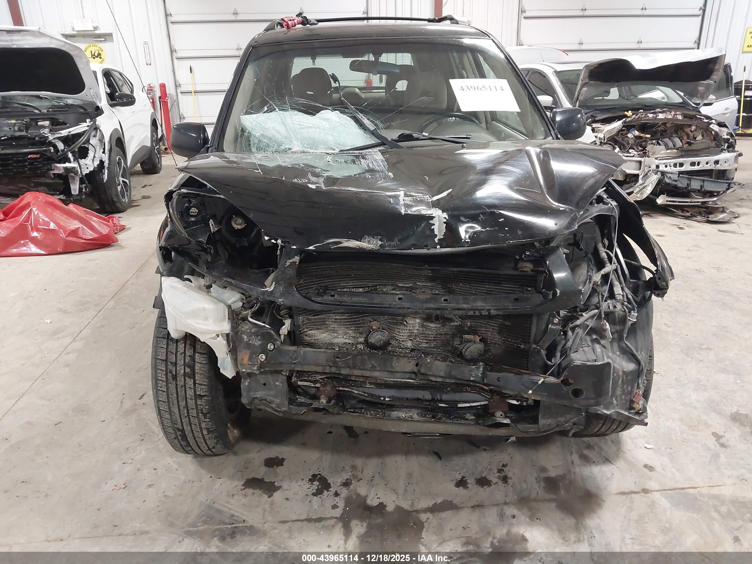 TOYOTA RAV4 image 6