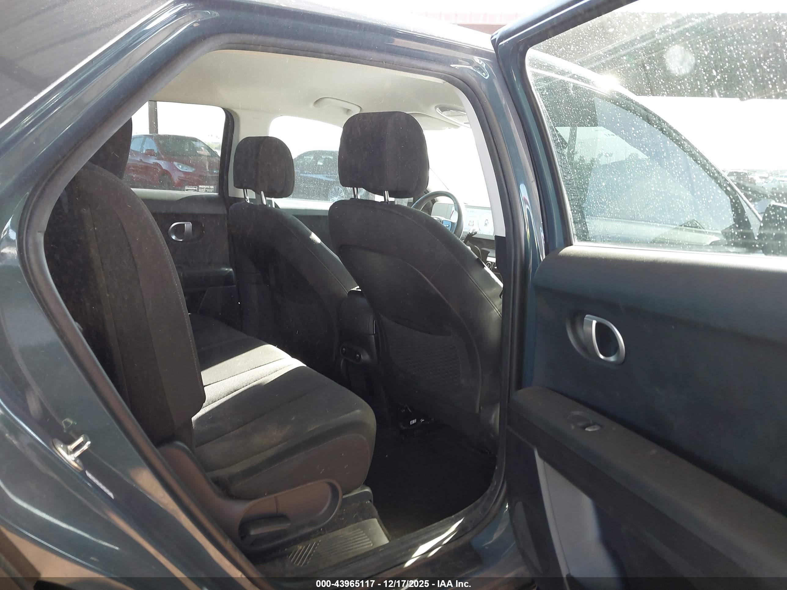 HYUNDAI IONIQ image 8