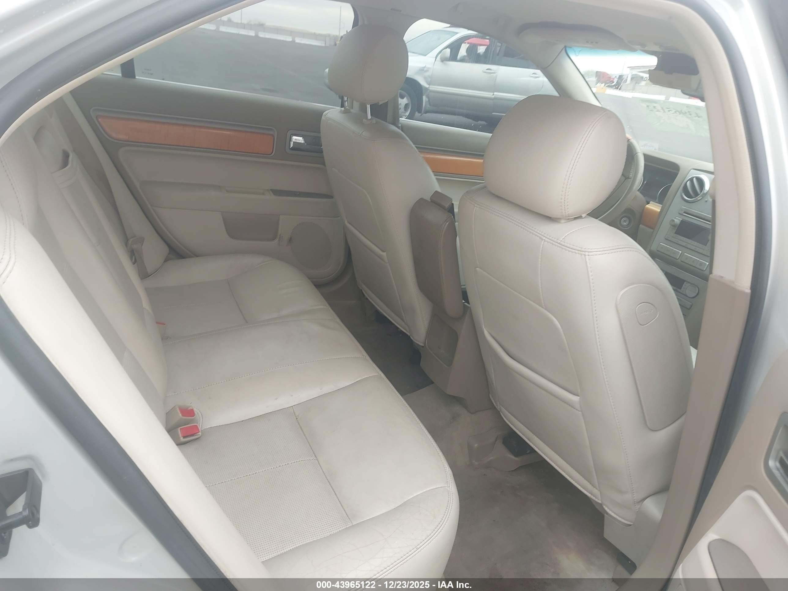 LINCOLN MKZ image 8