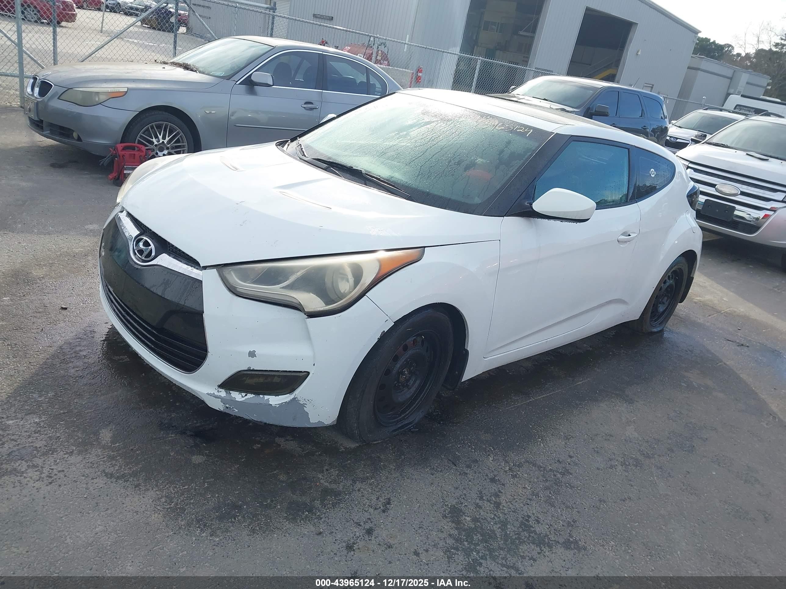 HYUNDAI VELOSTER image 2