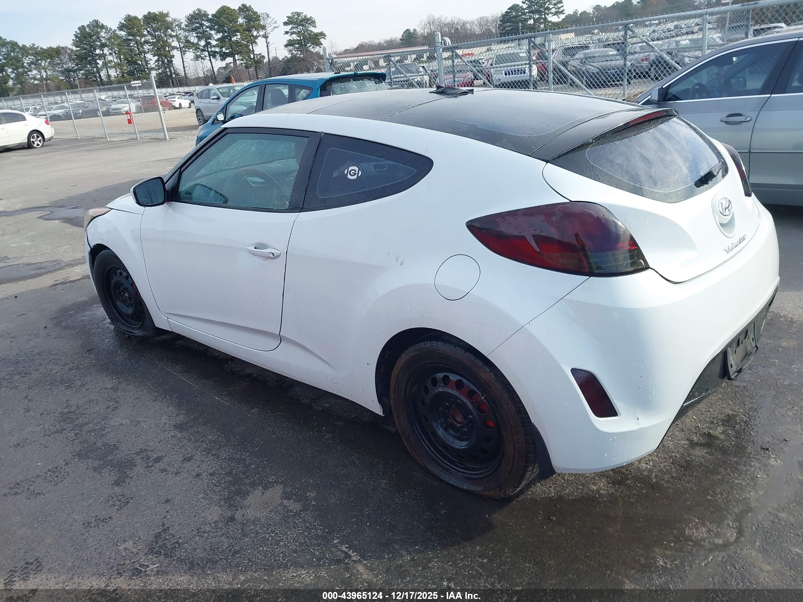 HYUNDAI VELOSTER image 3