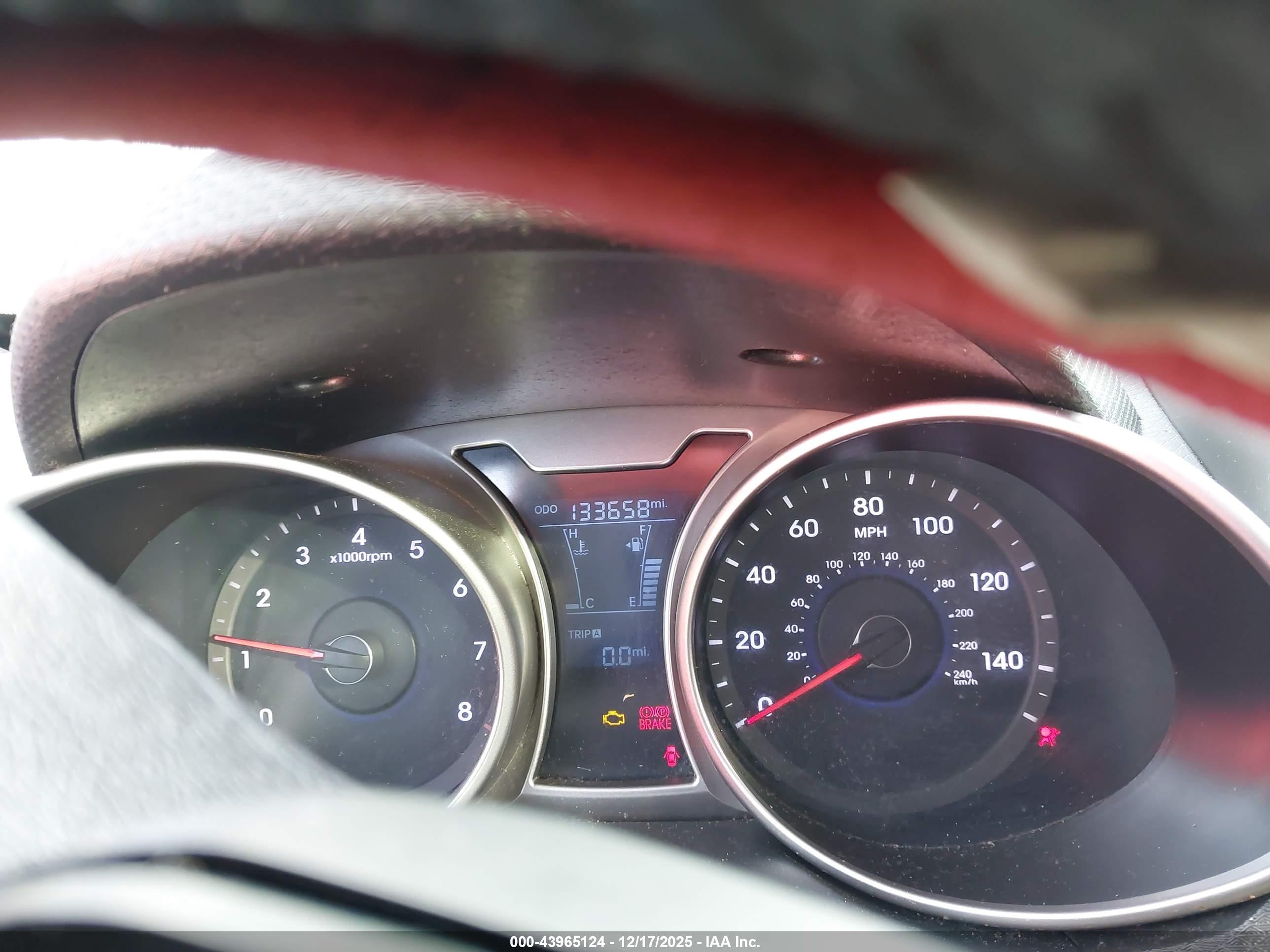 HYUNDAI VELOSTER image 7