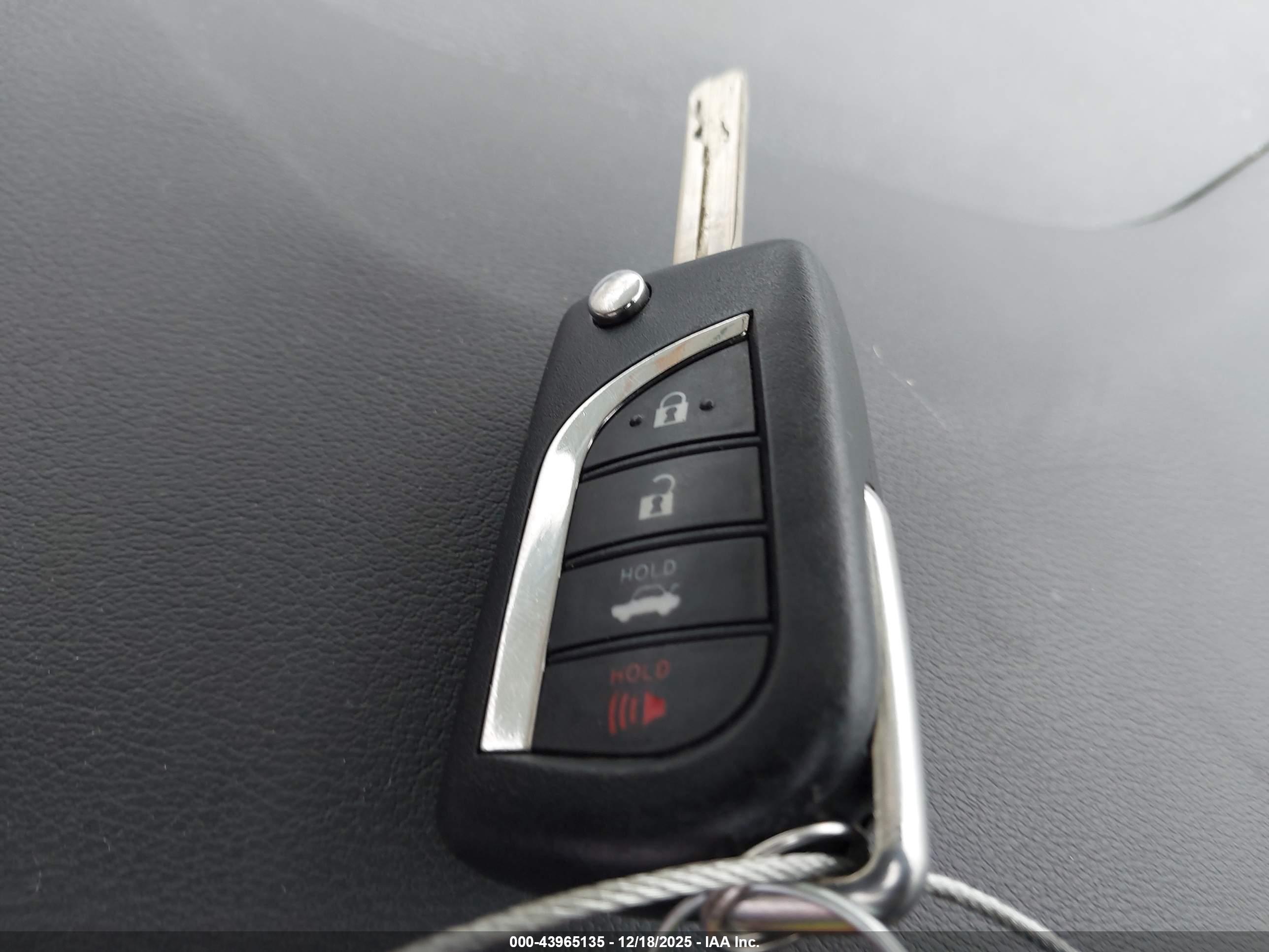 TOYOTA COROLLA image 11