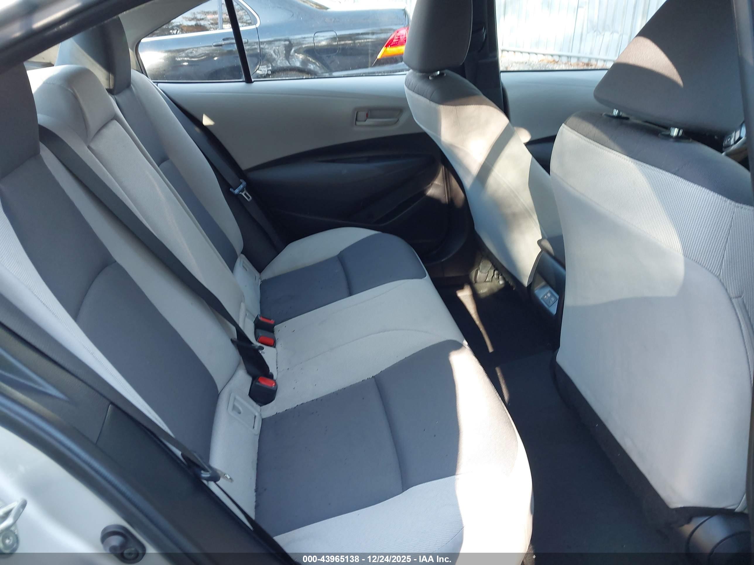 TOYOTA COROLLA image 8