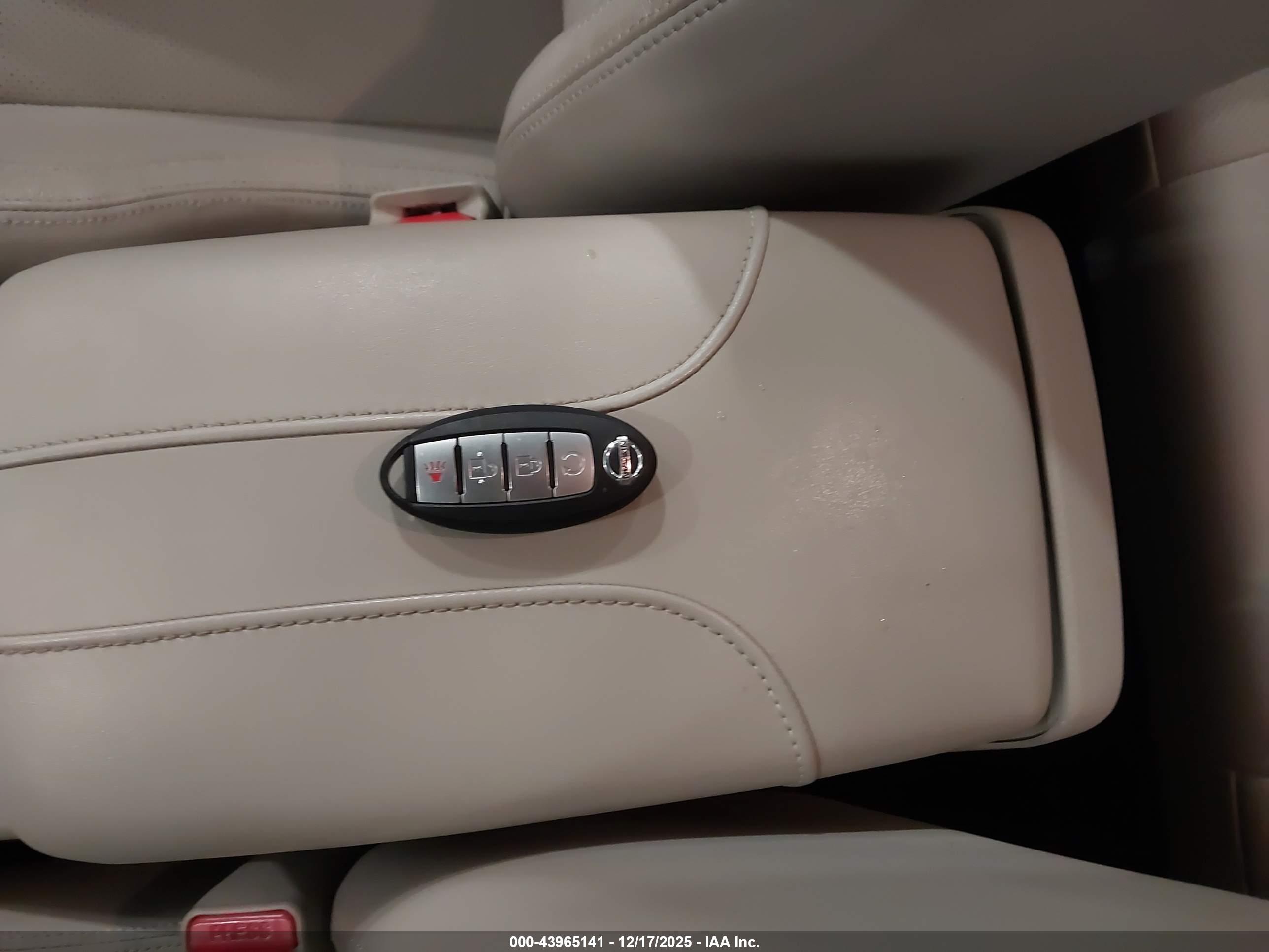 NISSAN ROGUE image 11