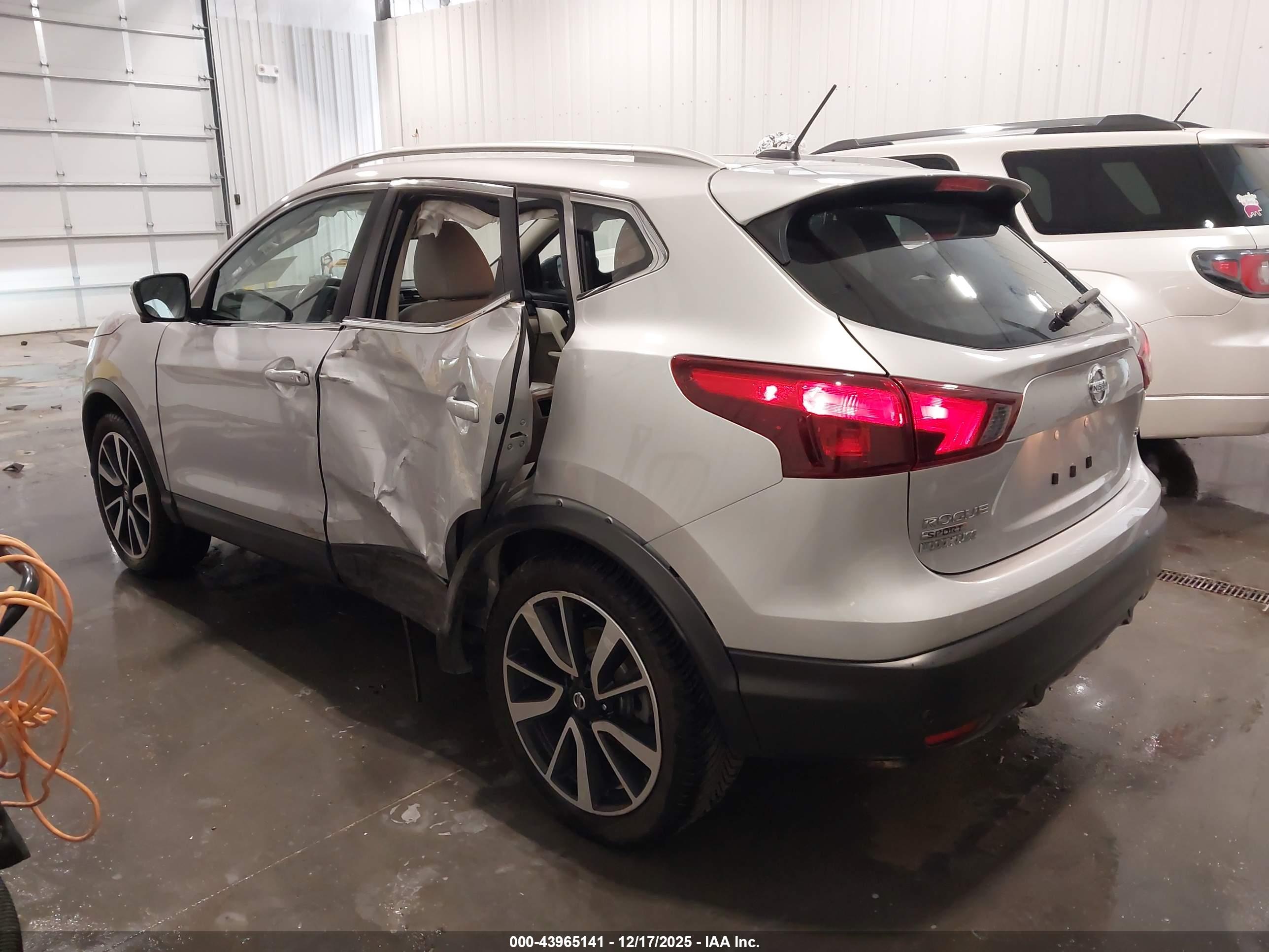 NISSAN ROGUE image 3