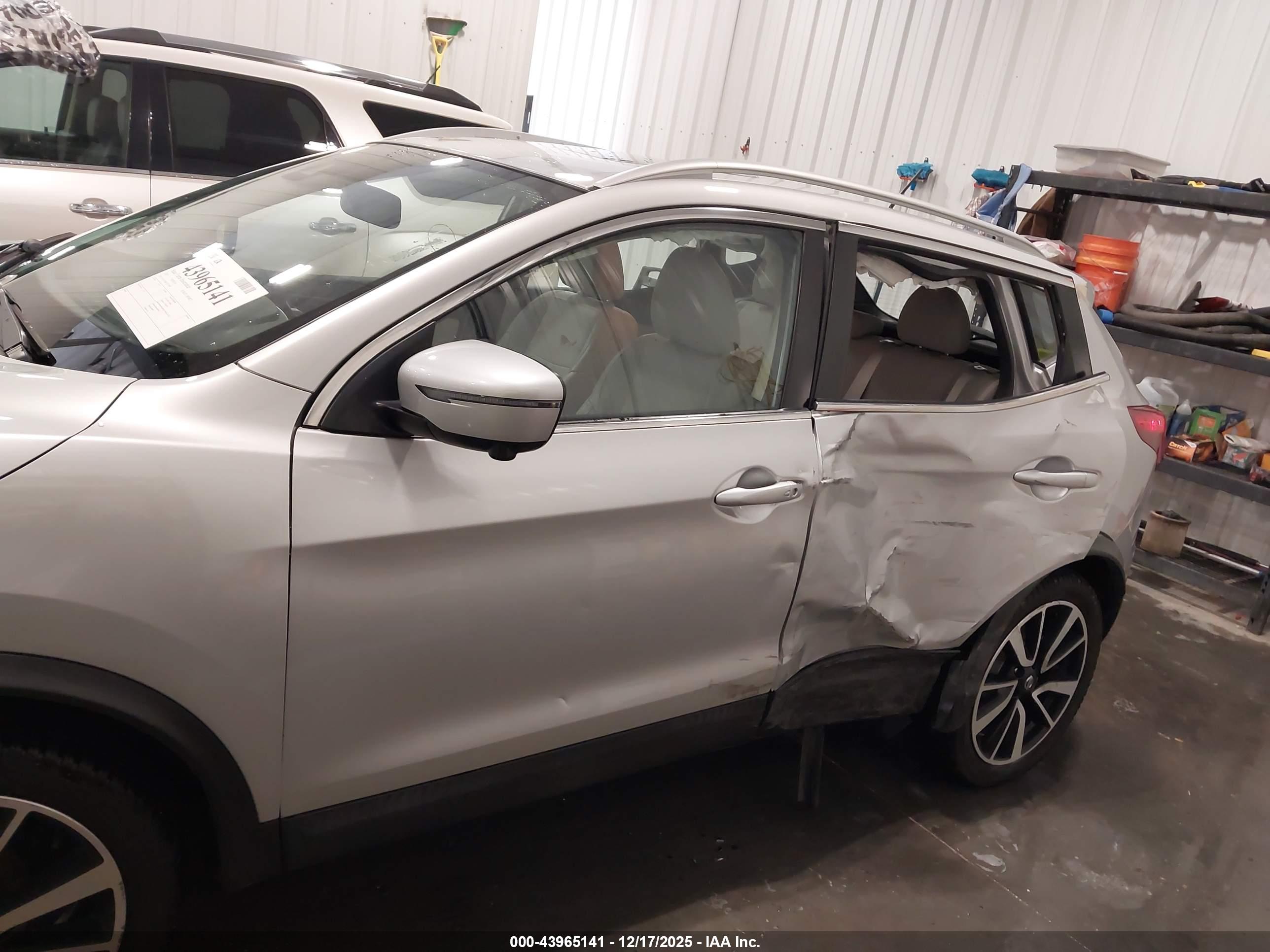 NISSAN ROGUE image 6