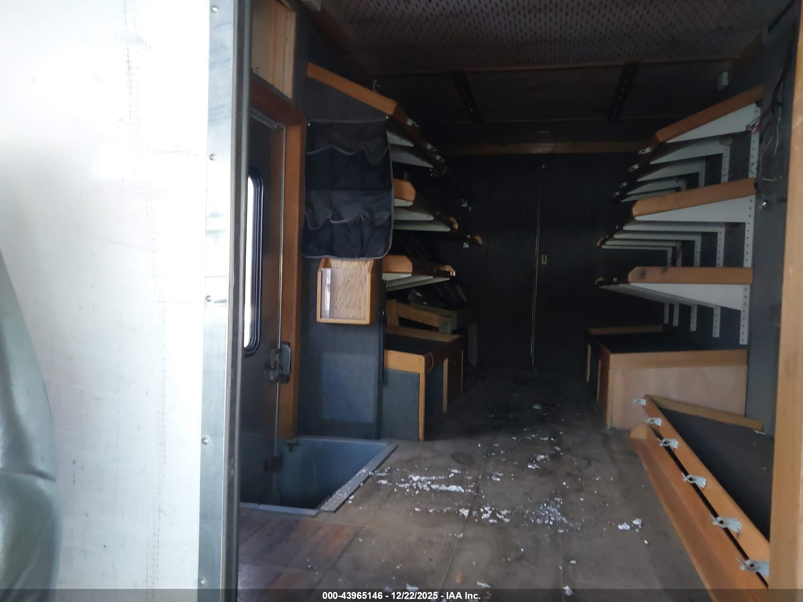 GMC TC5500 image 7