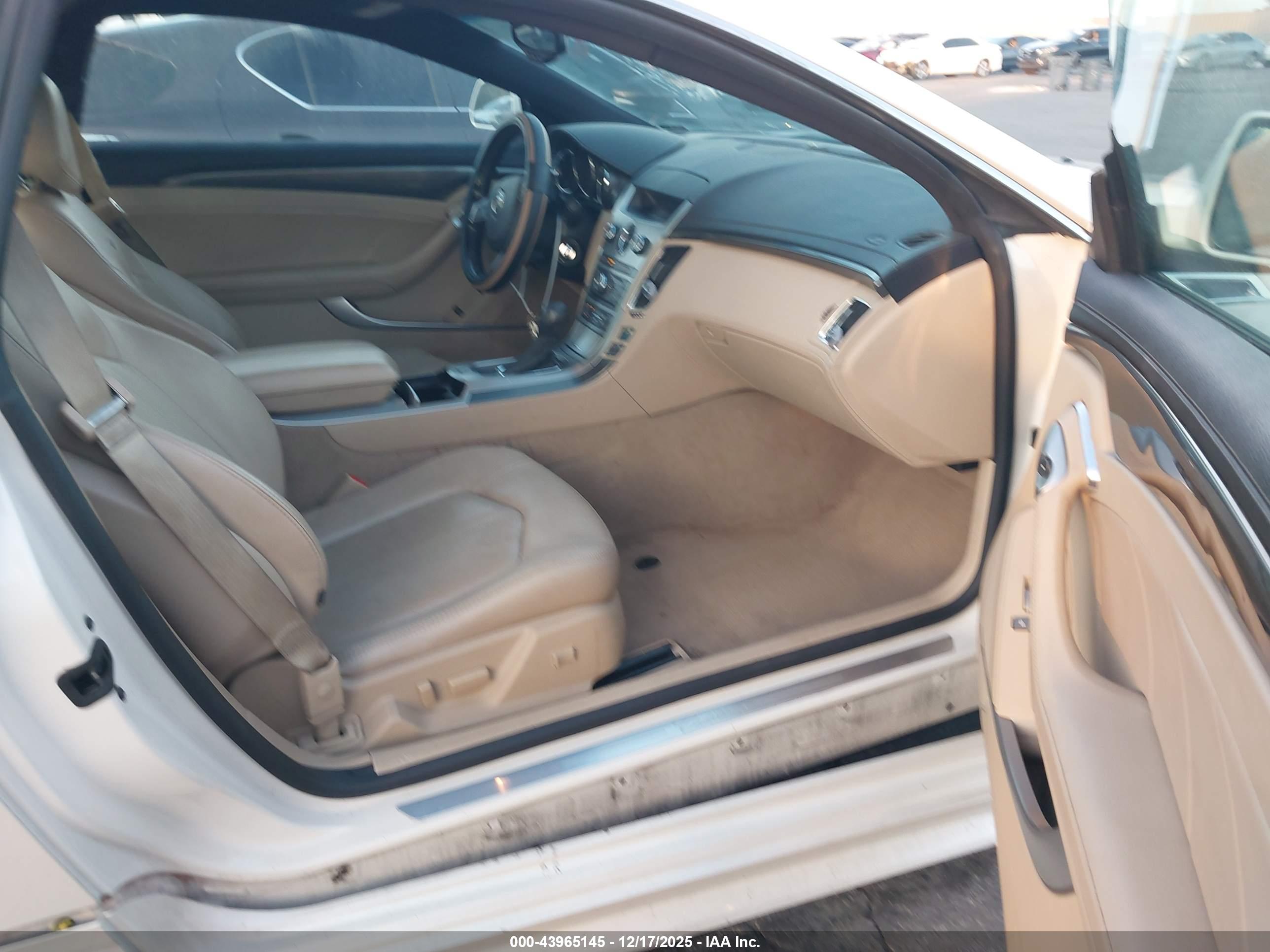 CADILLAC CTS image 5