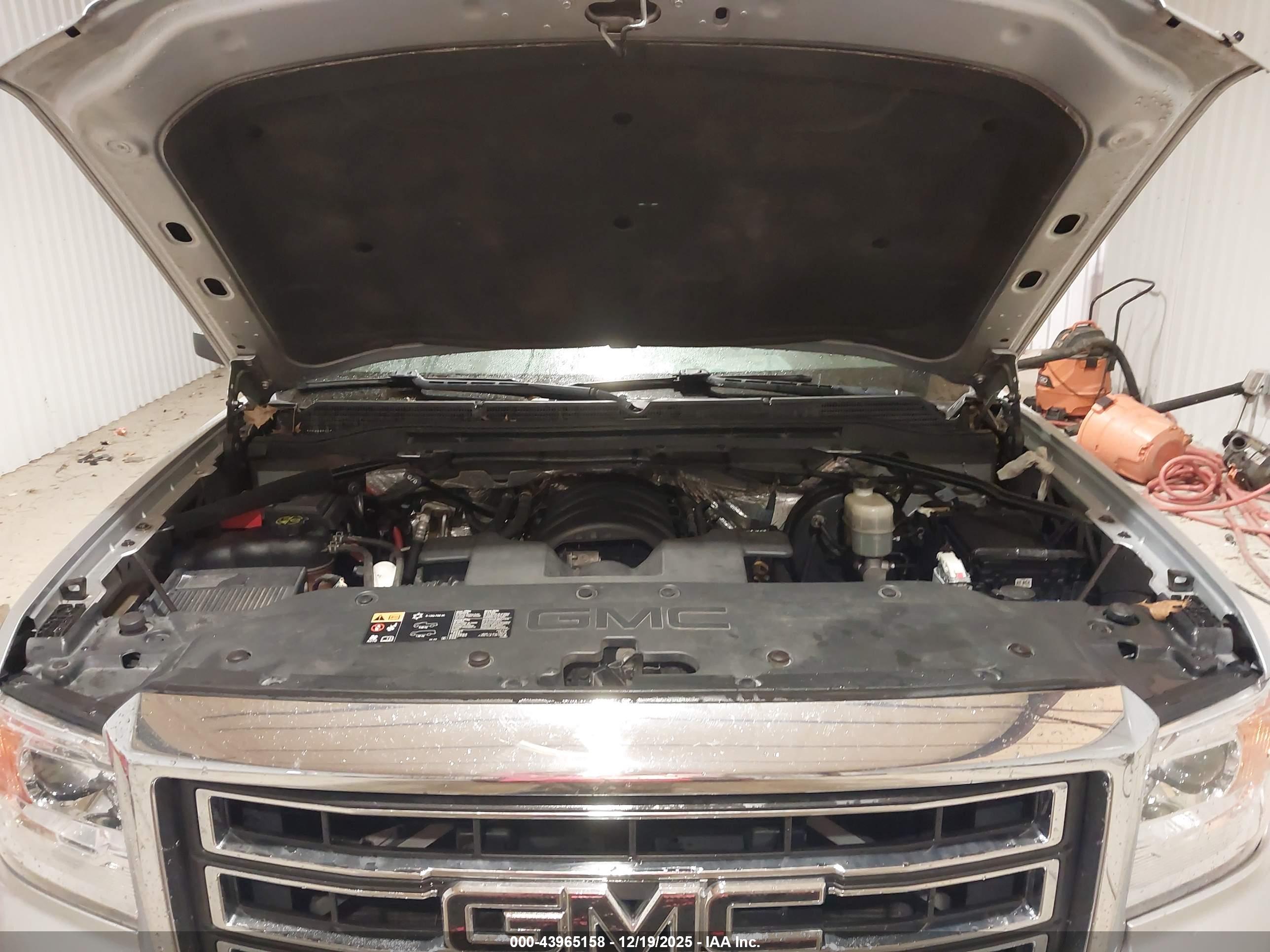GMC SIERRA image 10